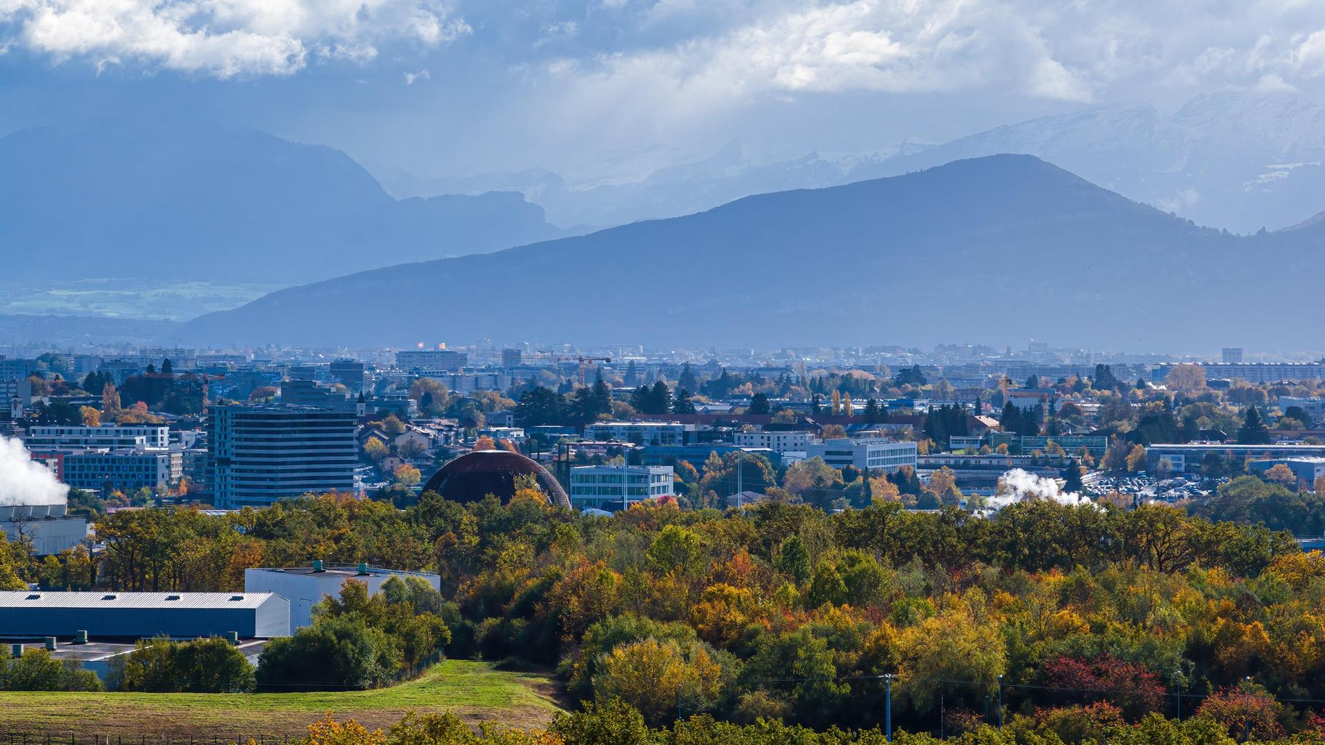 Genfer Landschaft mit dem CERN Science Dome Genfer Landschaft mit dem CERN Science Dome
