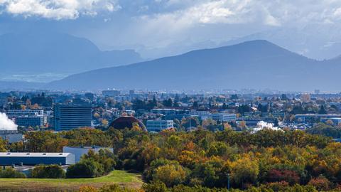 Genfer Landschaft mit dem CERN Science Dome