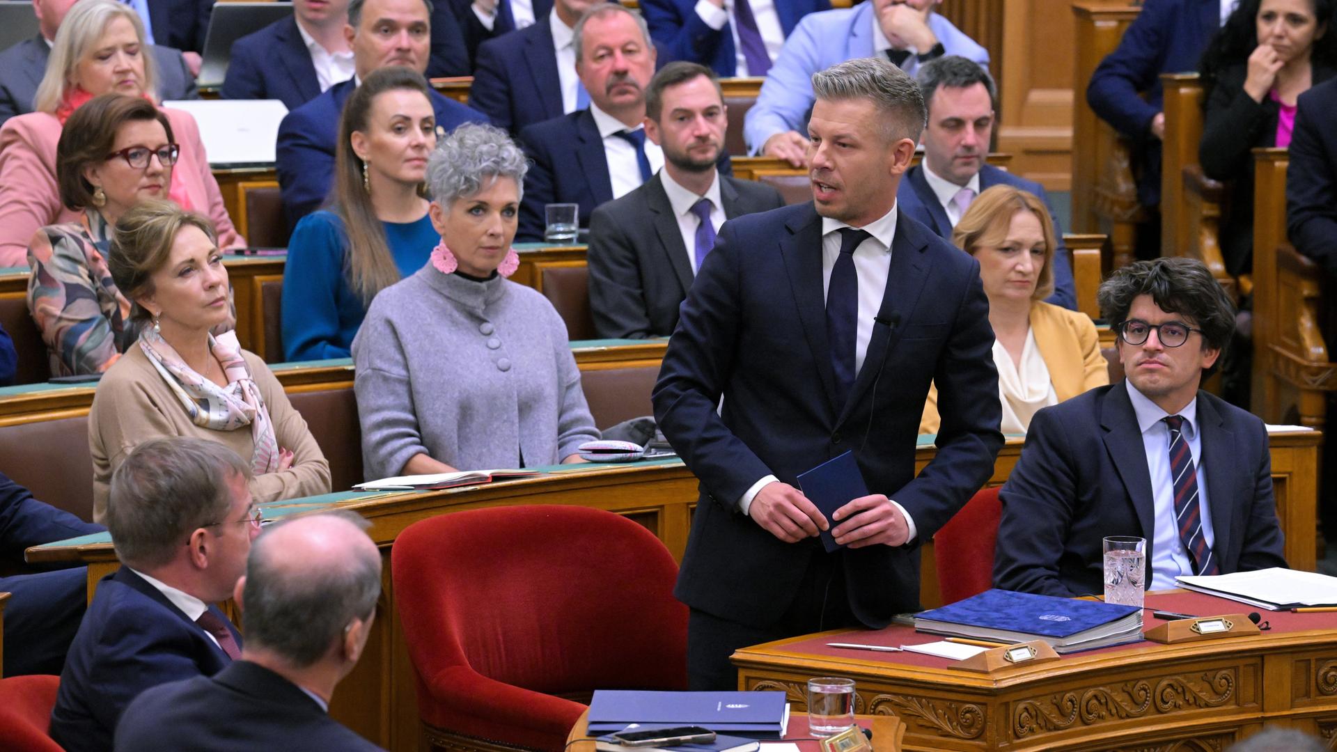 Ungarns Regierungschef Magyar spricht im Parlament in Budapest. Ungarns Regierungschef Magyar spricht im Parlament in Budapest.