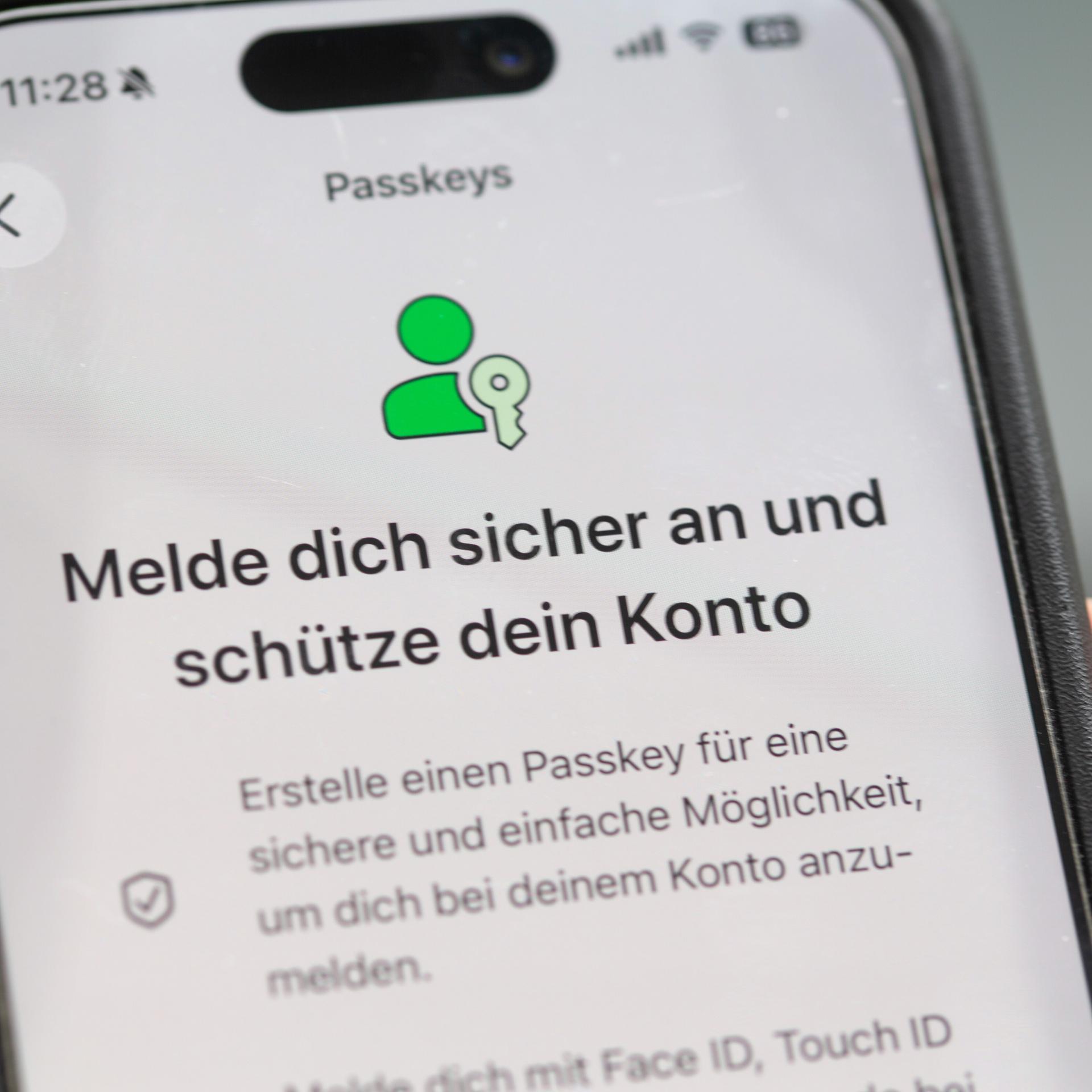 Die Passkey-Funktion in WhatsApp wird auf einem Smartphone angezeigt.