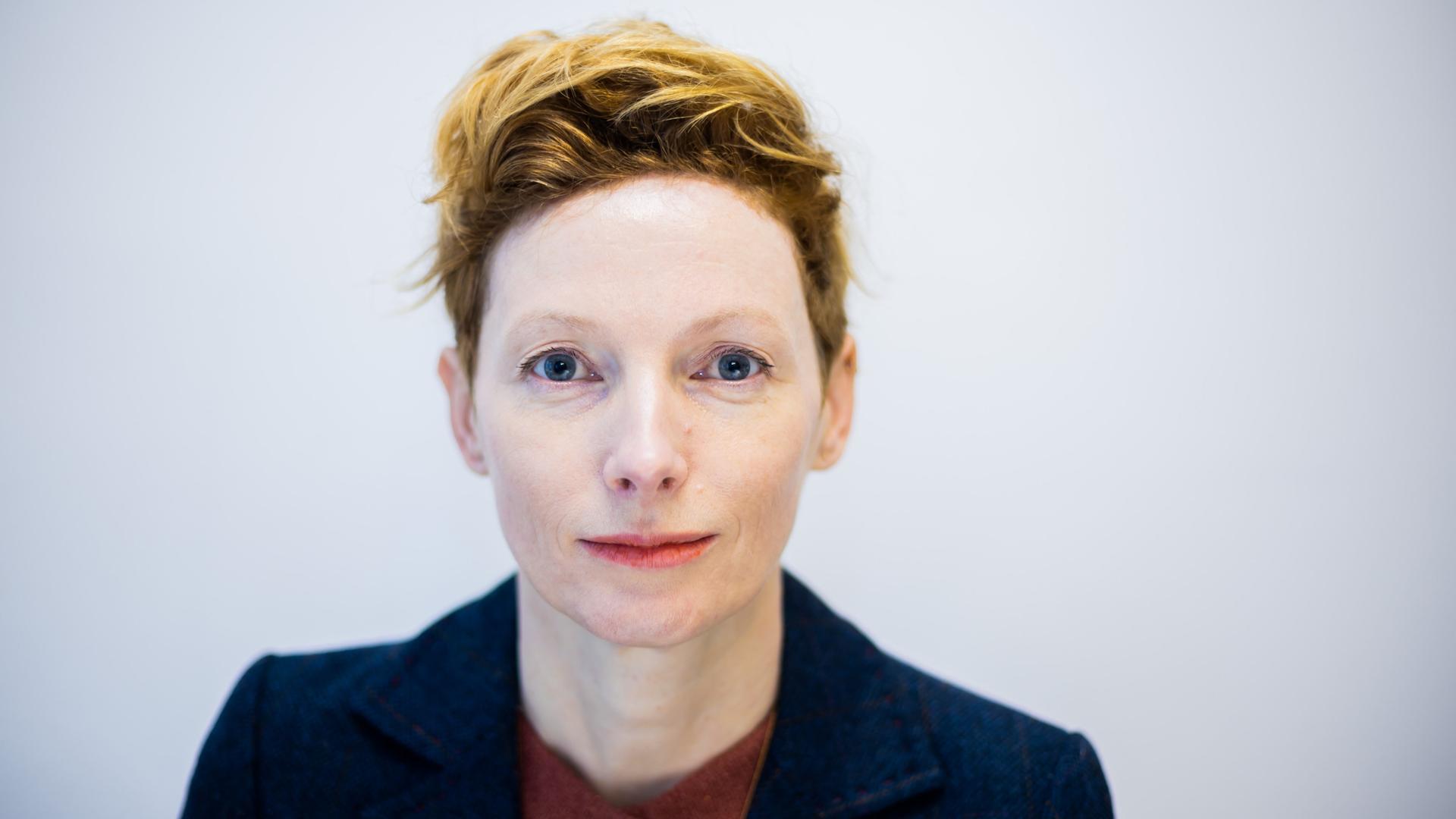 Katarzyna Wielga-Skolimowska, neue Künstlerische Leiterin der Kulturstiftung des Bundes, sitzt vor einem Pressetermin im Berliner Kunst-Projekt-Raum „Pickle Bar“. Katarzyna Wielga-Skolimowska, neue Künstlerische Leiterin der Kulturstiftung des Bundes, sitzt vor einem Pressetermin im Berliner Kunst-Projekt-Raum „Pickle Bar“.