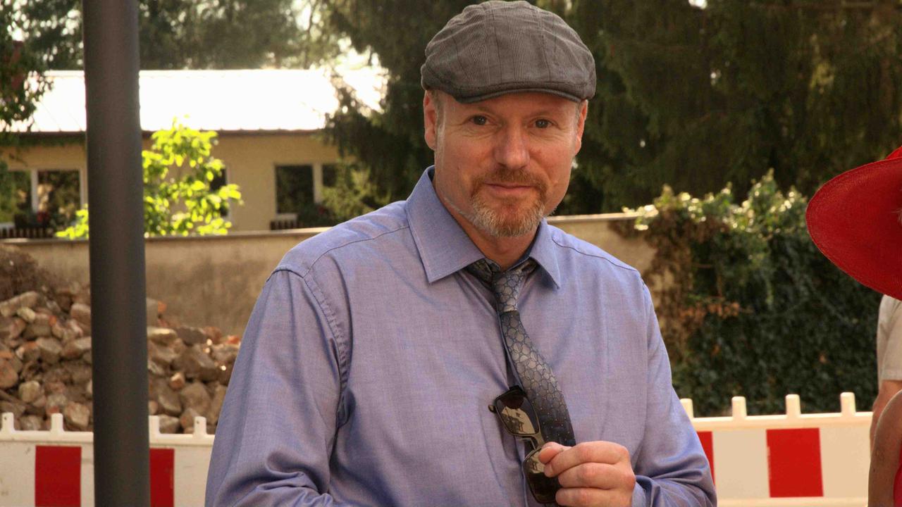 Carsten Schneider, Autor von „Ein filmanalytischer Vergleich”