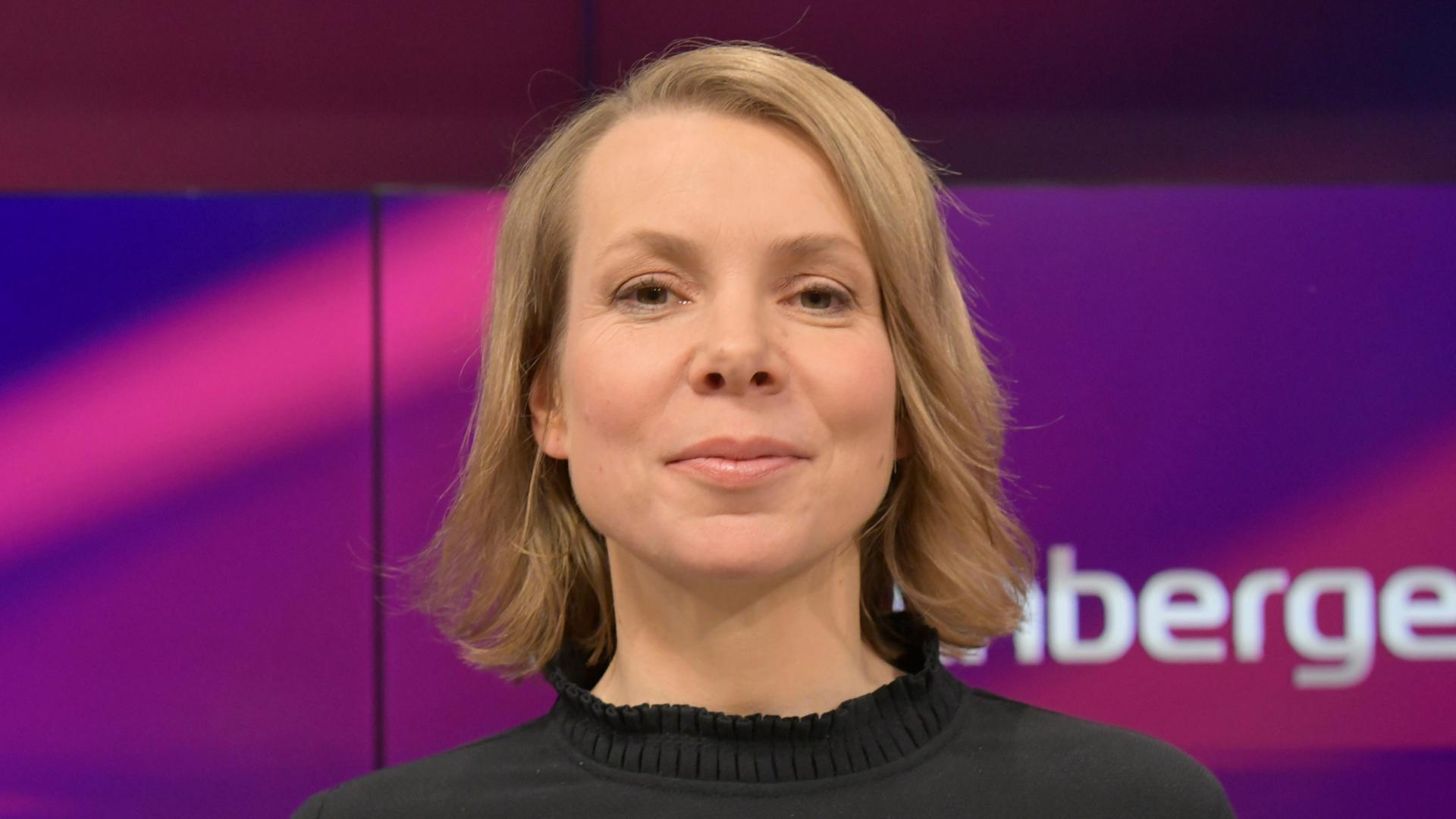 Helene Bubrowski in der ARD-Talkshow "maischberger" im Studio Berlin Adlershof