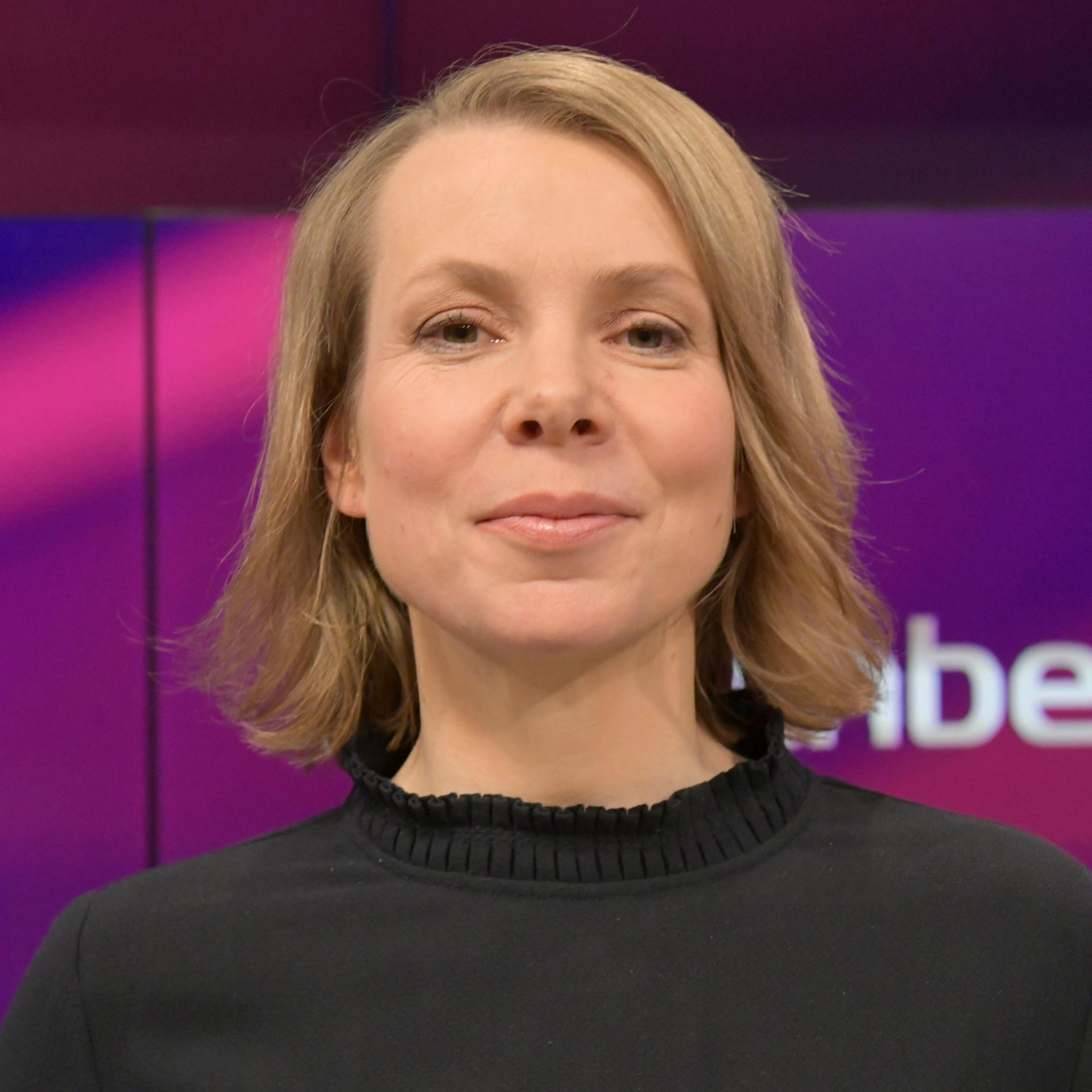 Helene Bubrowski in der ARD-Talkshow "maischberger" im Studio Berlin Adlershof