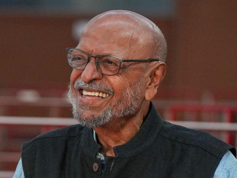 Das Foto zeigt den indischen Filmregisseur Shyam Benegal in Mumbai. 