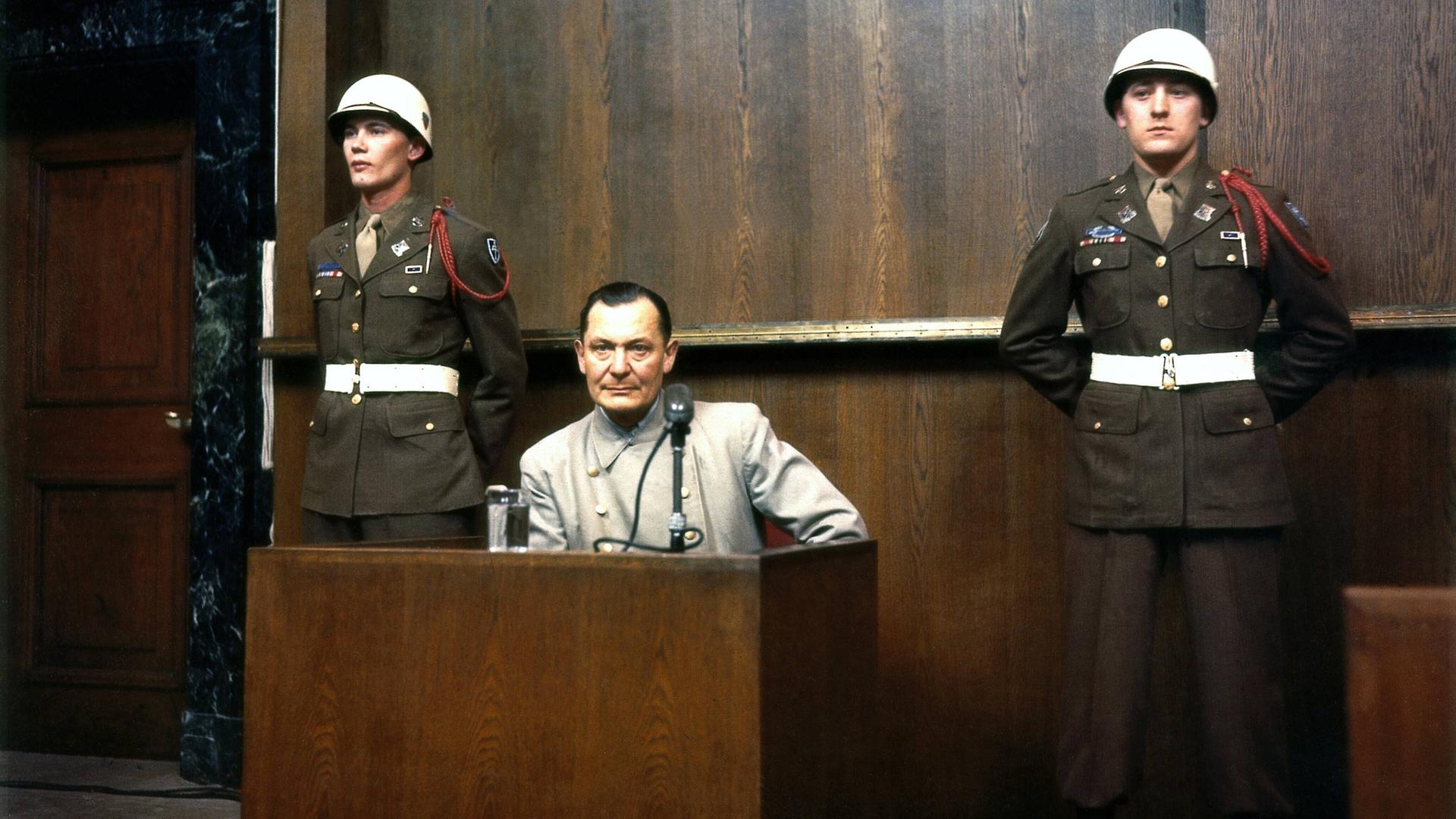 Der Angeklagte Hermann Göring als Zeuge im Internationalen Kriegsverbrecherprozess in Nürnberg 1946. Der Angeklagte Hermann Göring als Zeuge im Internationalen Kriegsverbrecherprozess in Nürnberg 1946.