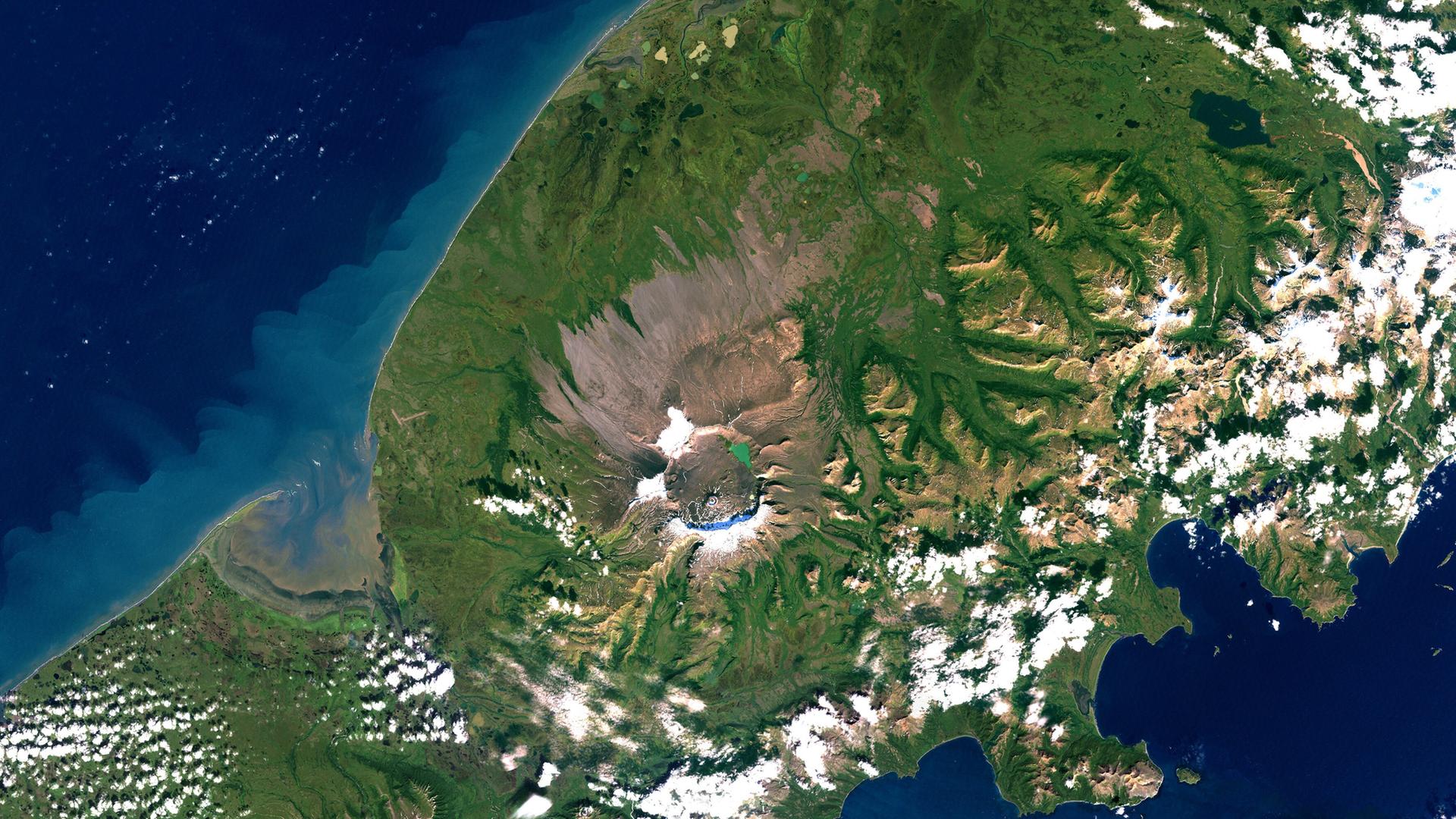 Luftaufnahme des Vulkans Aniakchak in Alaska