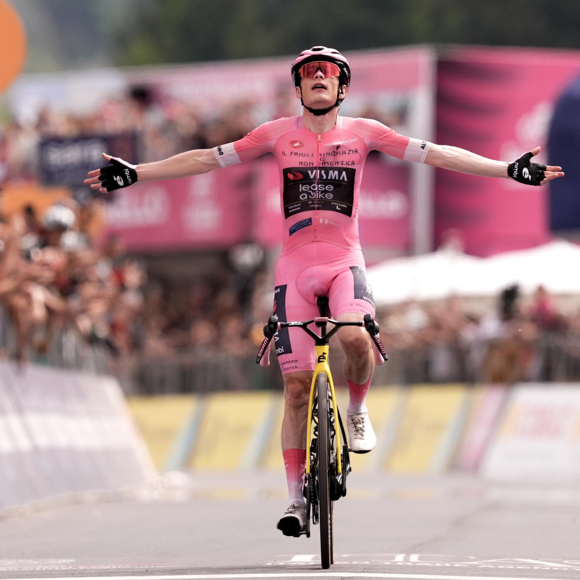 Italien-Rundfahrt - Jonas Vingegaard gewinnt vorletzte Giro-Etappe und steht vor Gesamtsieg