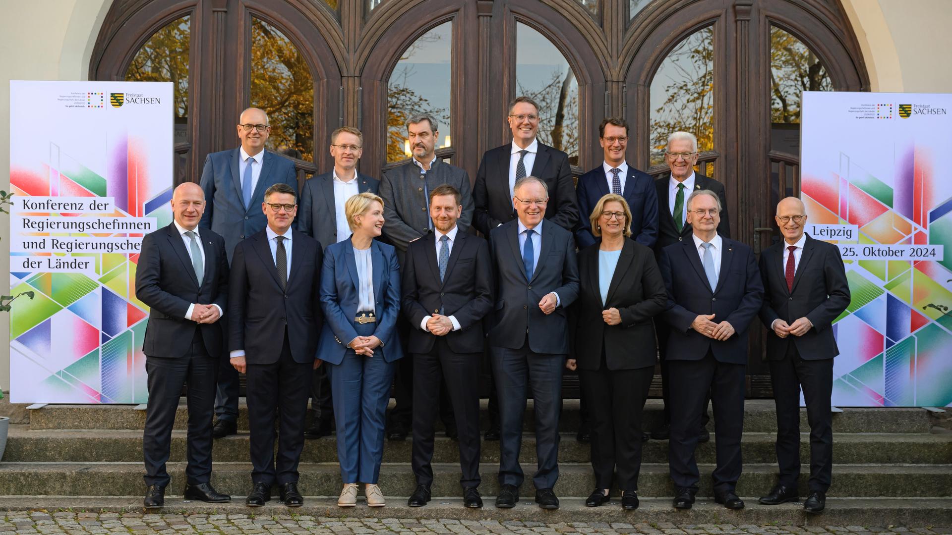 Die Ministerpräsidentinnen und Ministerpräsidenten der Bundesländer auf ihrer Konferenz in Leipzig 