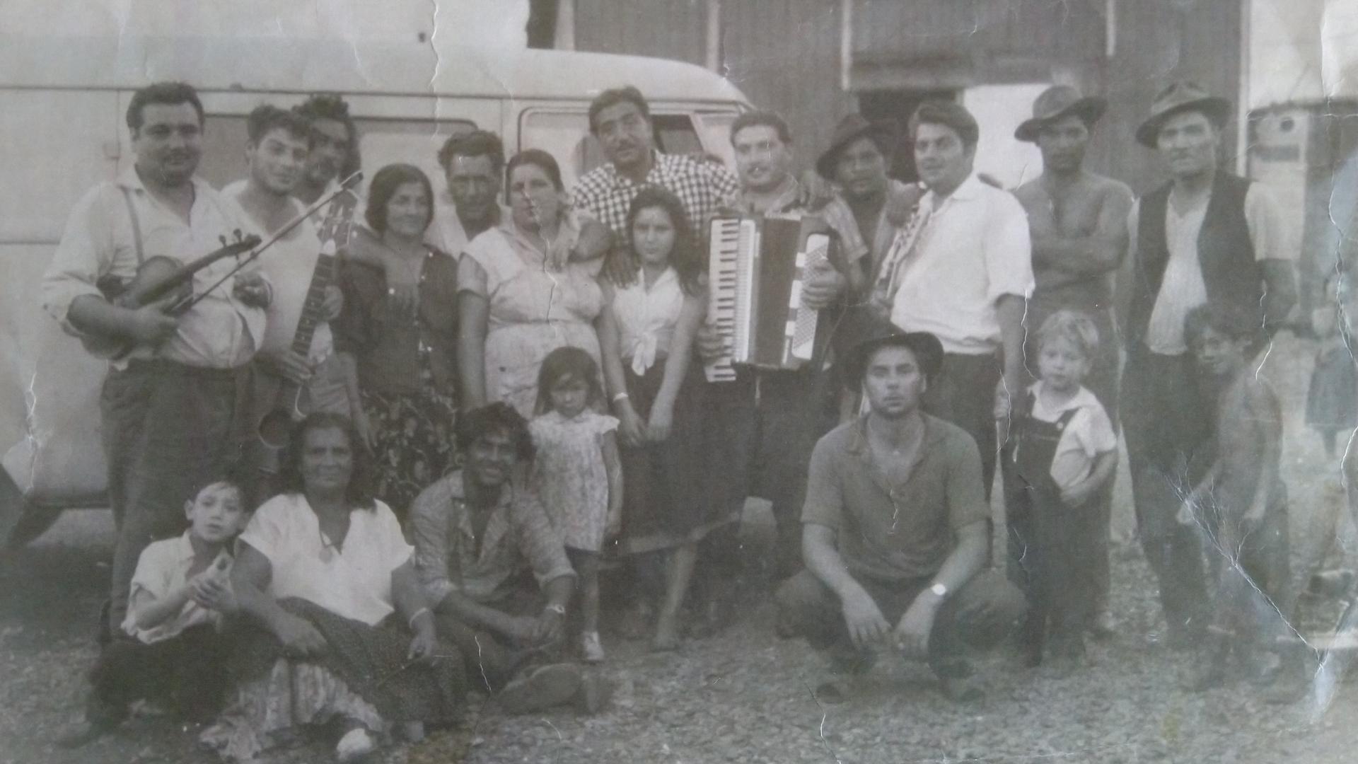 Familie Reinhardt Ende der 50er-Jahre. Mit Weste und Hut: Karl Josef Reinhardt. 