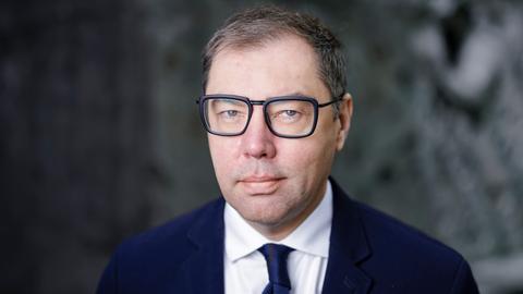 Oleksii Makeiev posiert für ein Foto.