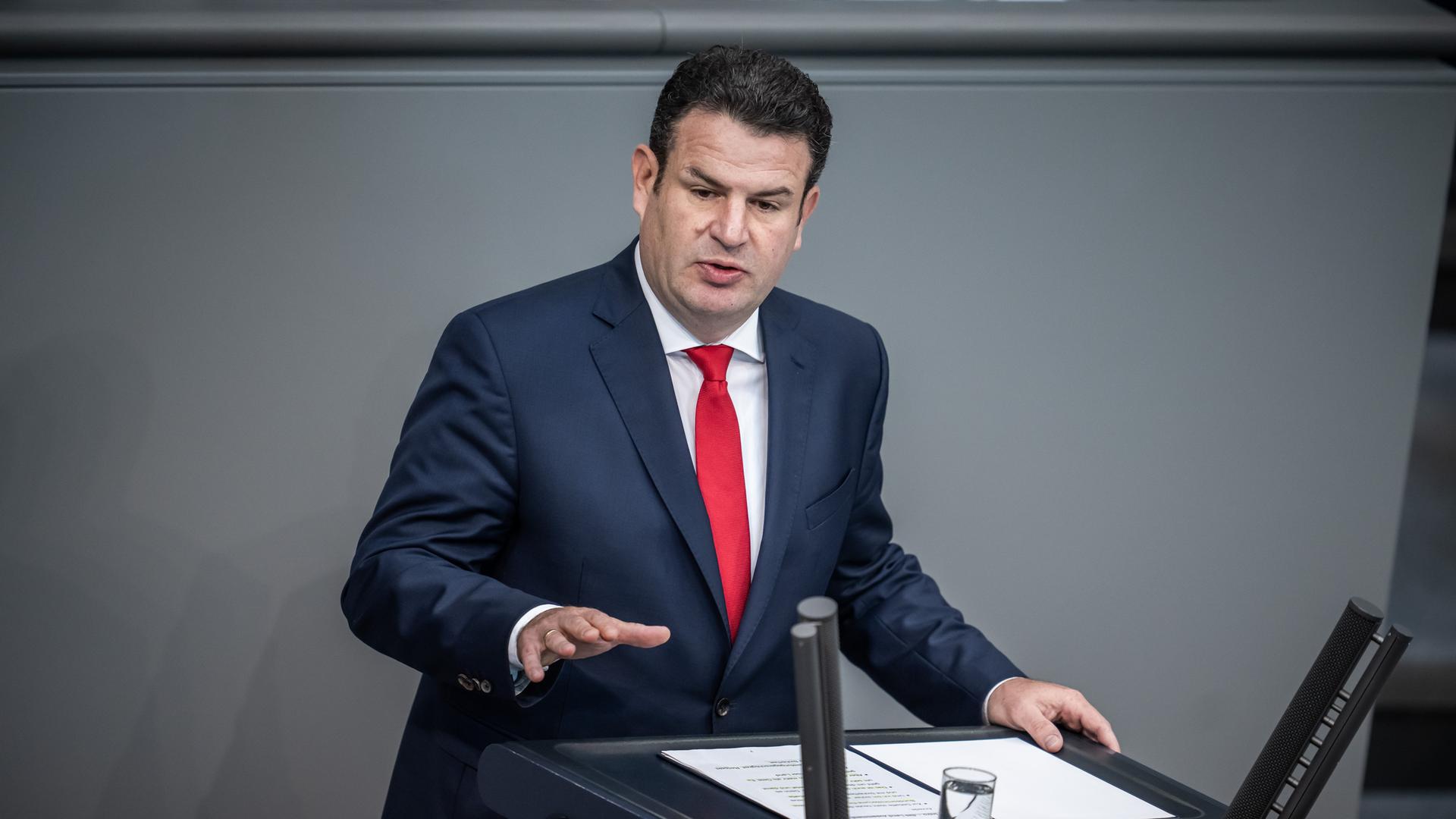 Hubertus Heil (SPD), Bundesminister für Arbeit und Soziales, spricht im Bundestag. Hubertus Heil (SPD), Bundesminister für Arbeit und Soziales, spricht im Bundestag.