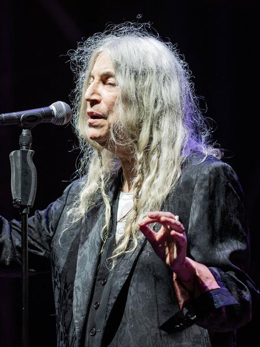 Entertainment Bilder des Tages Music Concert - Patti Smith Patti Smith Parma Italy PUBLICATIONxNOTxINxFRAxESPxUKxUSAxBELxPOL Copyright: xIPA/ABACAx BRIPA20231004_439 IPA/ABACAx BRIPA20231004_439