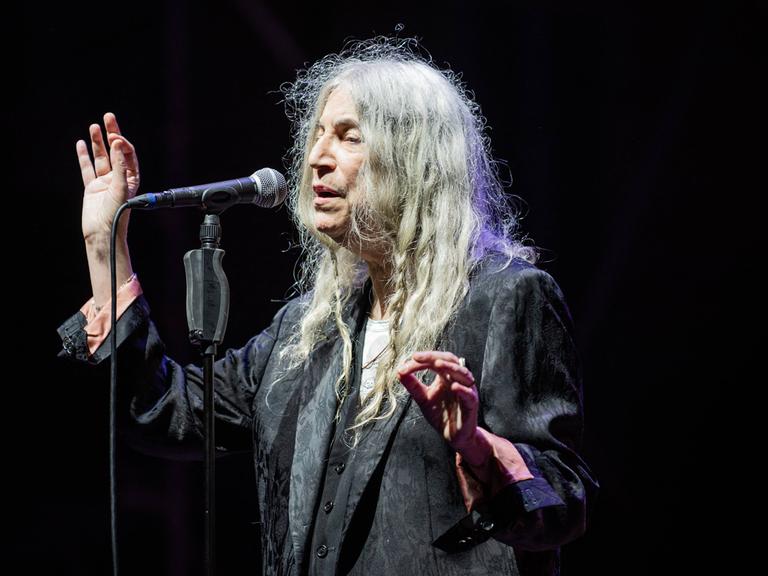 Entertainment Bilder des Tages Music Concert - Patti Smith Patti Smith Parma Italy PUBLICATIONxNOTxINxFRAxESPxUKxUSAxBELxPOL Copyright: xIPA/ABACAx BRIPA20231004_439 IPA/ABACAx BRIPA20231004_439