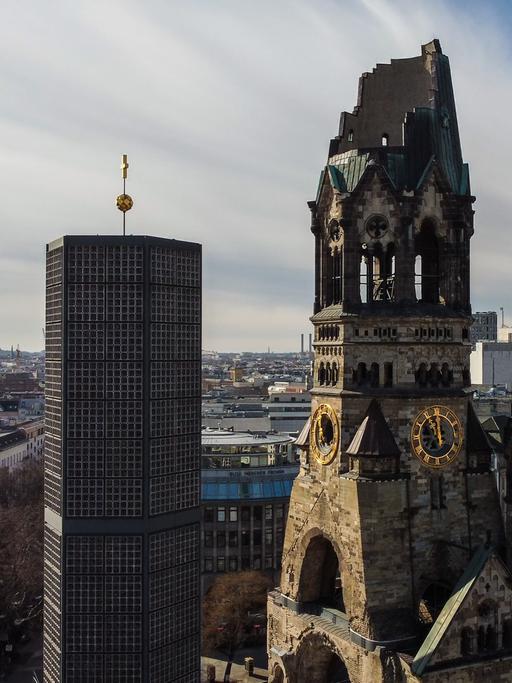 Alter und neuer Turm der Kaiser-Wilhelm-Gedächtniskirche in Berlin. (Quelle: Imago) Alter und neuer Turm der Kaiser-Wilhelm-Gedächtniskirche in Berlin. (Quelle: Imago)