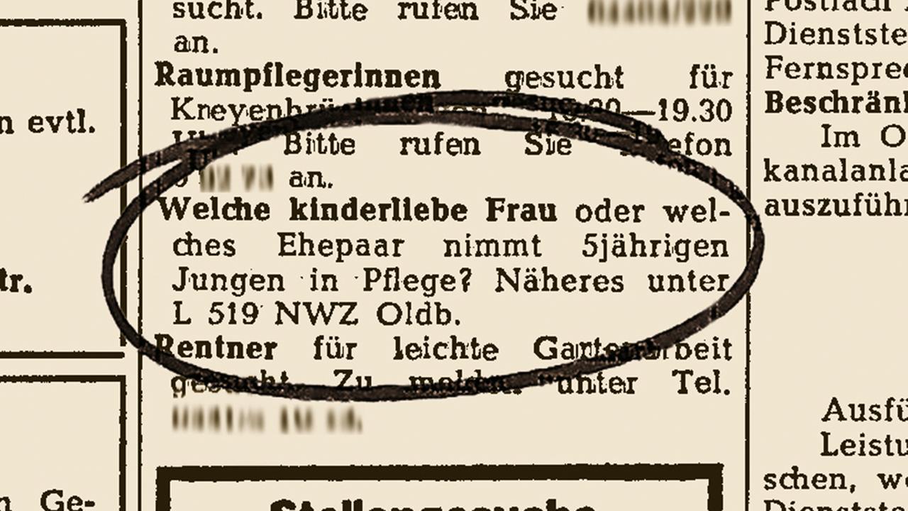 Eine Adoptionsanzeige aus der Zeitung. Inmitten der andere Anzeigen steht: "Welche kinderliebe Frau oder welches Ehepaar nimmt 5jährigen Jungen in Pflege?"