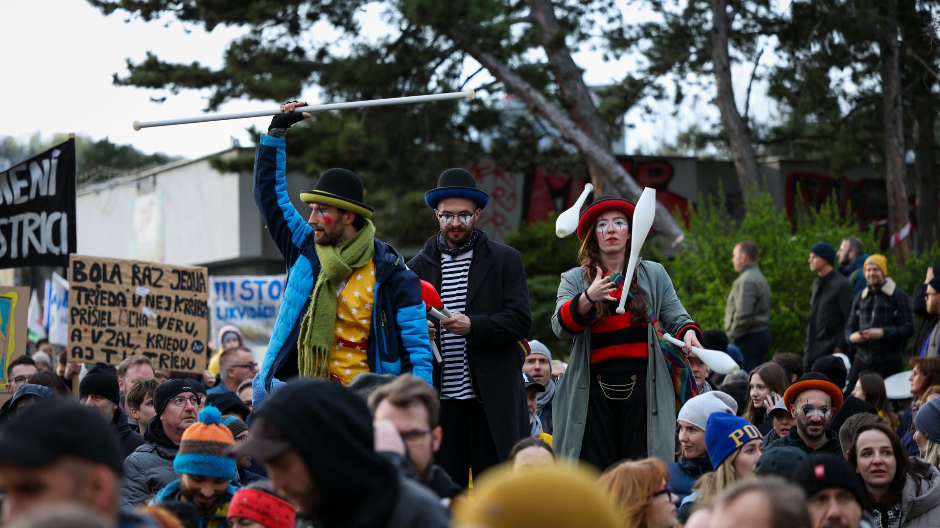  Bratislava: Teilnehmer einer Protestkundgebung der Plattform «Otvorená kultúra» (Offene Kultur) demonstrieren gegen die Kulturpolitik der slowakischen Regierung.