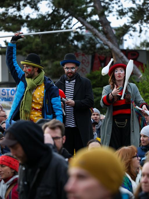  Bratislava: Teilnehmer einer Protestkundgebung der Plattform «Otvorená kultúra» (Offene Kultur) demonstrieren gegen die Kulturpolitik der slowakischen Regierung.