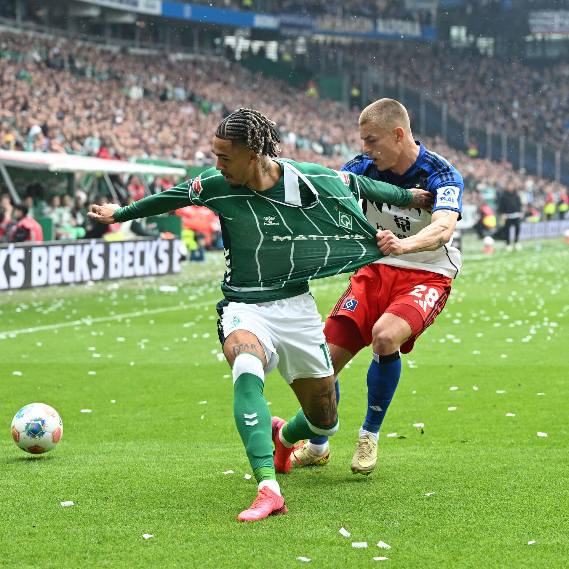 Fußball-Bundelsiga - BVB verliert, Bayern vor Meistertitel - Niederlage für Trainerin Eta