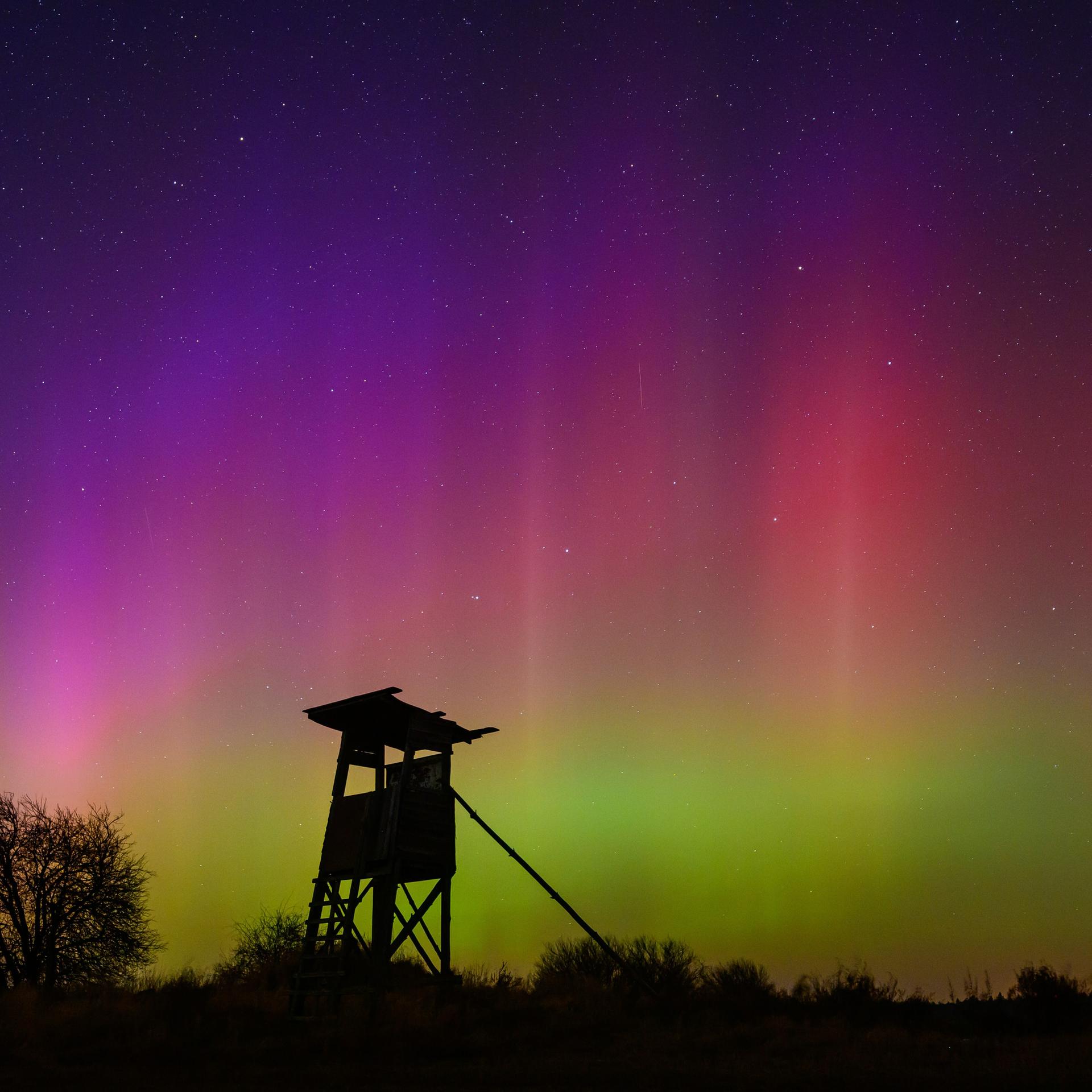 Polar-Lichter machen den Himmel in Deutschland bunt
