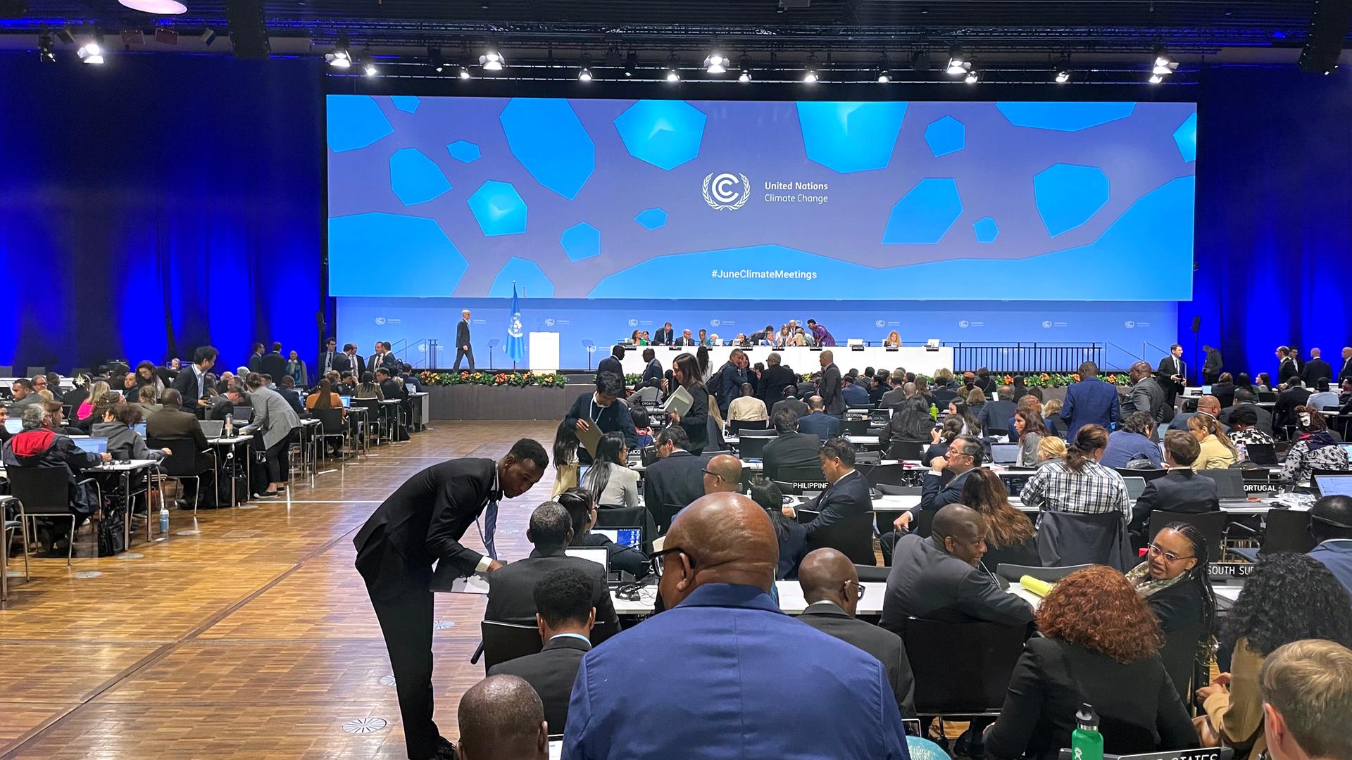 Delegierte aus fast allen Ländern der Welt beraten bei der alljährlichen Zwischenkonferenz in Bonn zur Vorbereitung der Weltklimakonferenz, hier im letzten Jahr. 