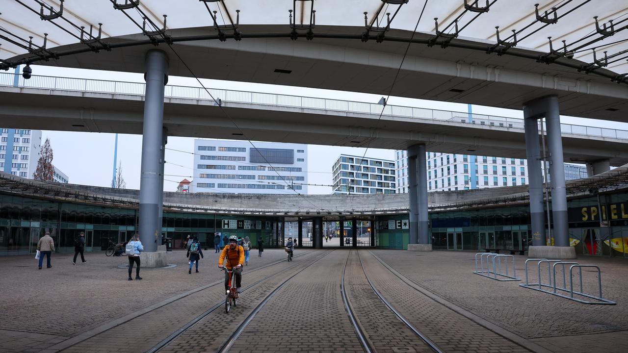 Warnstreiks - Öffentlicher Nahverkehr In Vielen Städten Lahmgelegt