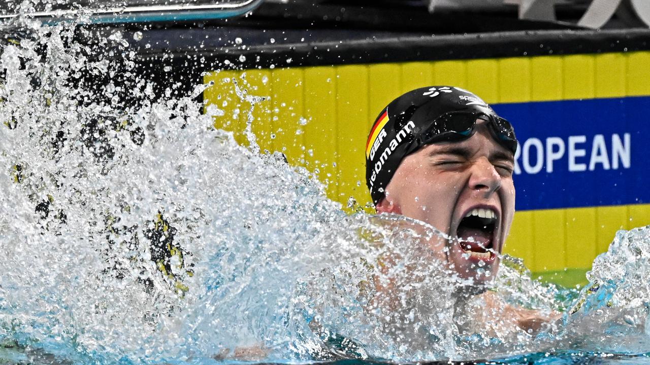 Johannes Liebmann nach seinem Sieg über 800 m Freistil bei der Schwimm-EM in Paris