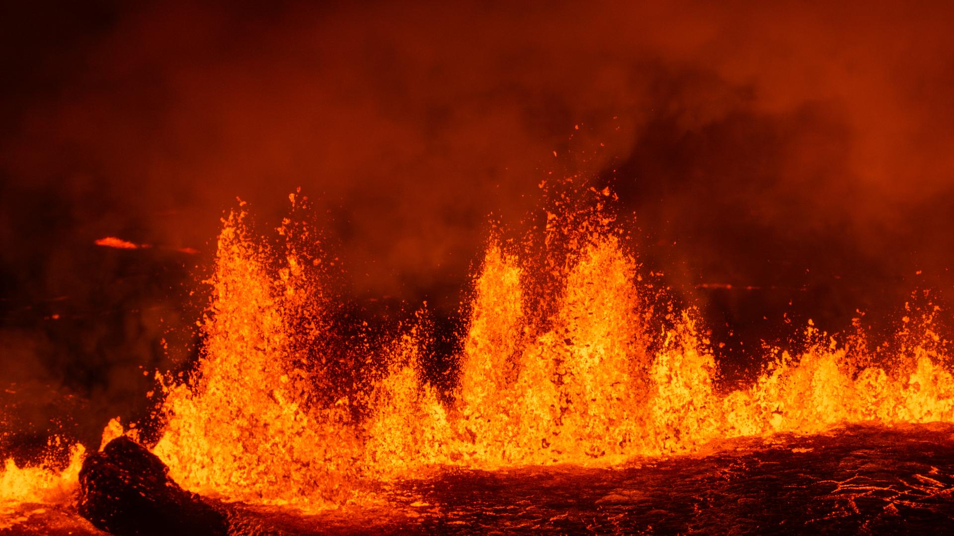 Ein neuer Vulkanausbruch auf der Halbinsel Reykjanes in Island. 