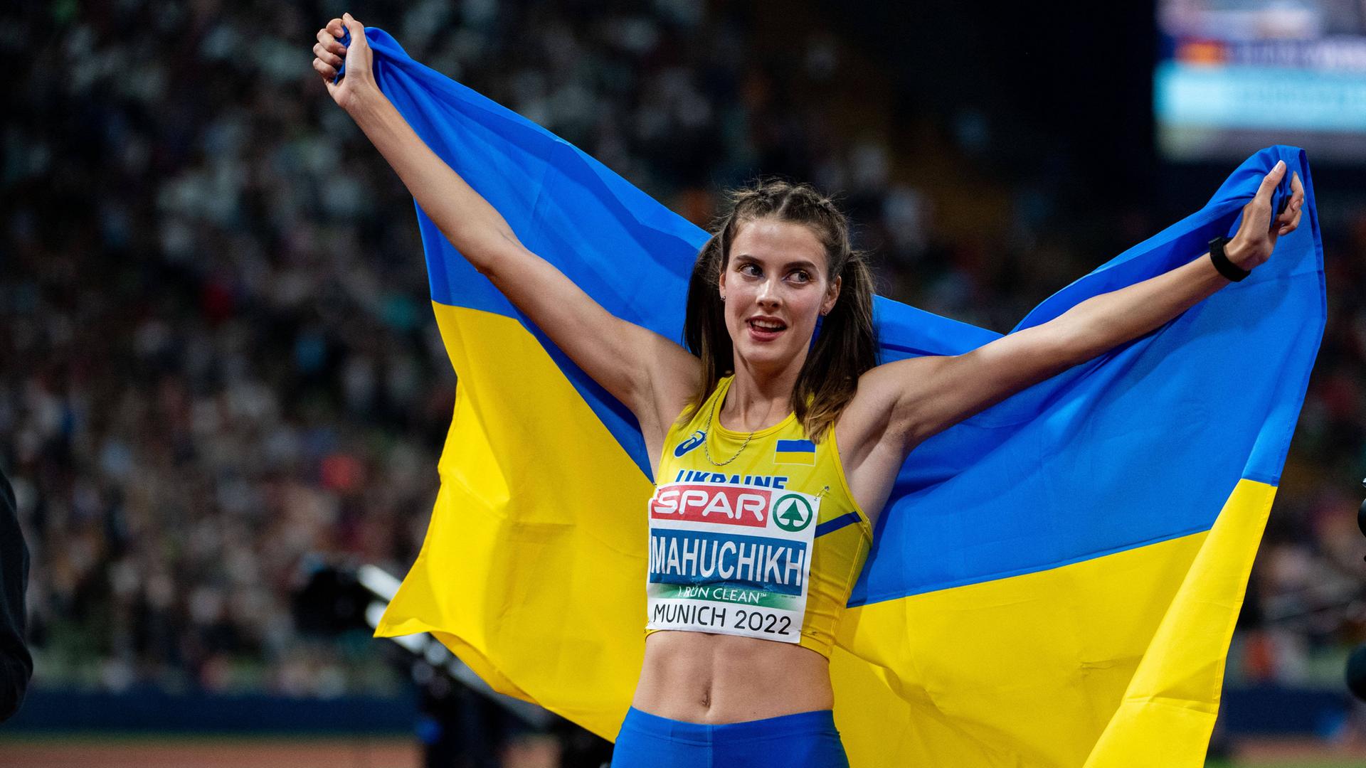 Die ukrainische Hochspringerin Jaroslawa Mahutschich feiert ihren Titelgewinn bei den Europameisterschaften in München.
