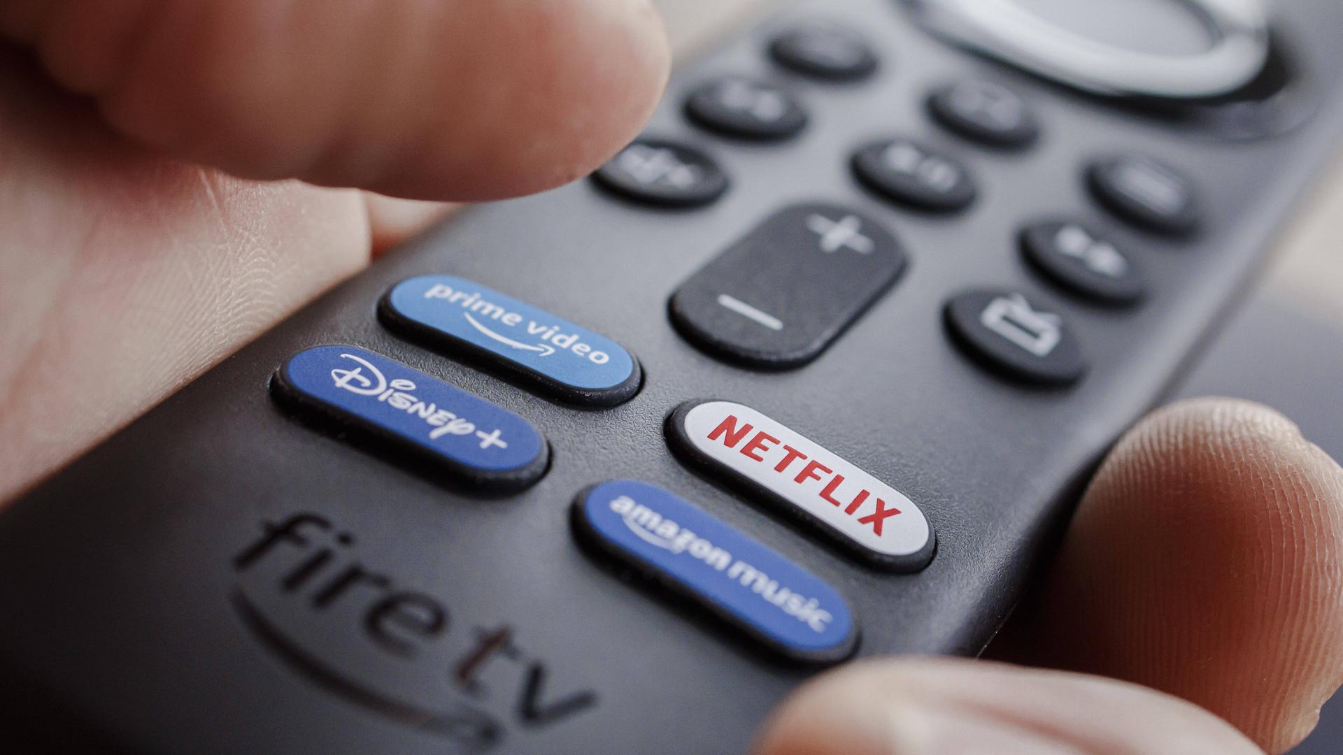 Fernbedienung Amazon Fire TV. Berlin, 05.01.2022 Berlin Deutschland *** Remote control Amazon Fire TV Berlin, 05 01 2022