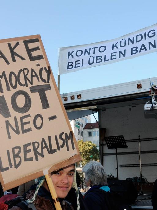 Demonstration gegen die Ungerechtigkeit des Finanzsystems und für mehr Demokratie in München, 15.10.2011