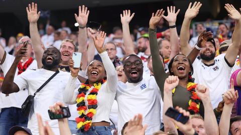 Torjubel von deutschen Fans beim Eröffnungsspiel der EM, am 14. Juni 2024 in München.