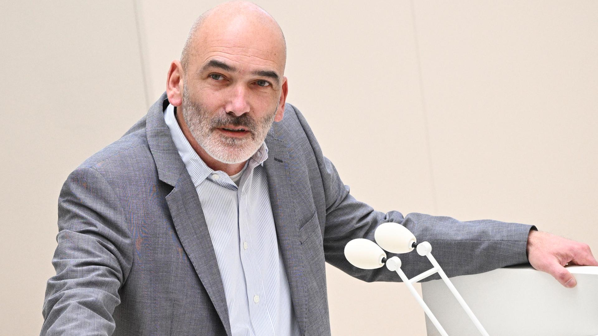 Der stellvertretende BSW-Landtagsfraktionschef Christian Dorst spricht während in einer Sitzung des Brandenburger Landtages. Der stellvertretende BSW-Landtagsfraktionschef Christian Dorst spricht während in einer Sitzung des Brandenburger Landtages.