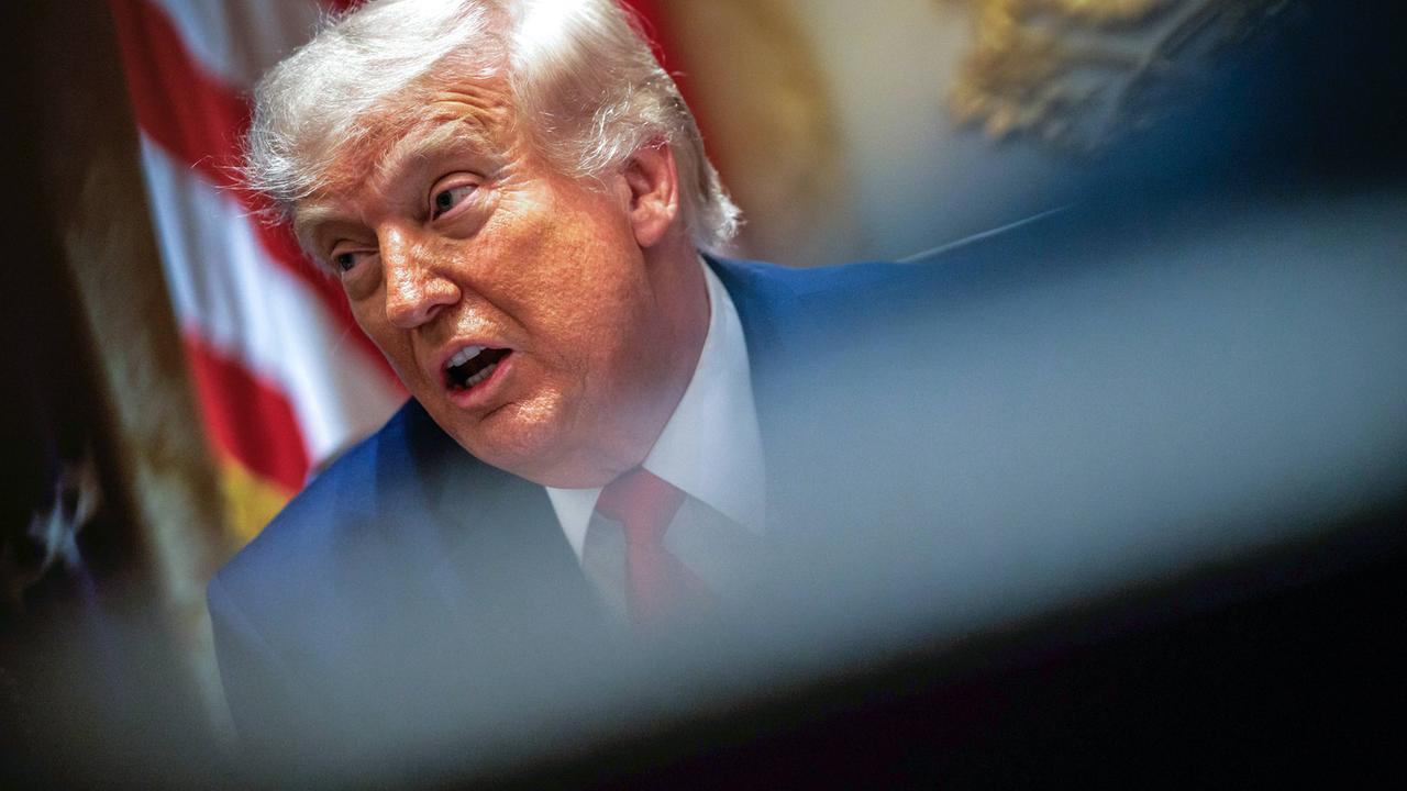 Us Präsident Donald Trump redet bei einer Kabinettssitzung. 