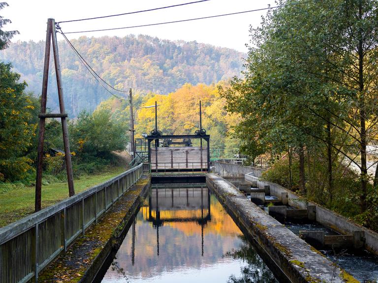 Wehranlage, Kraftwerk Rosenburg im Kamptal, Österreich