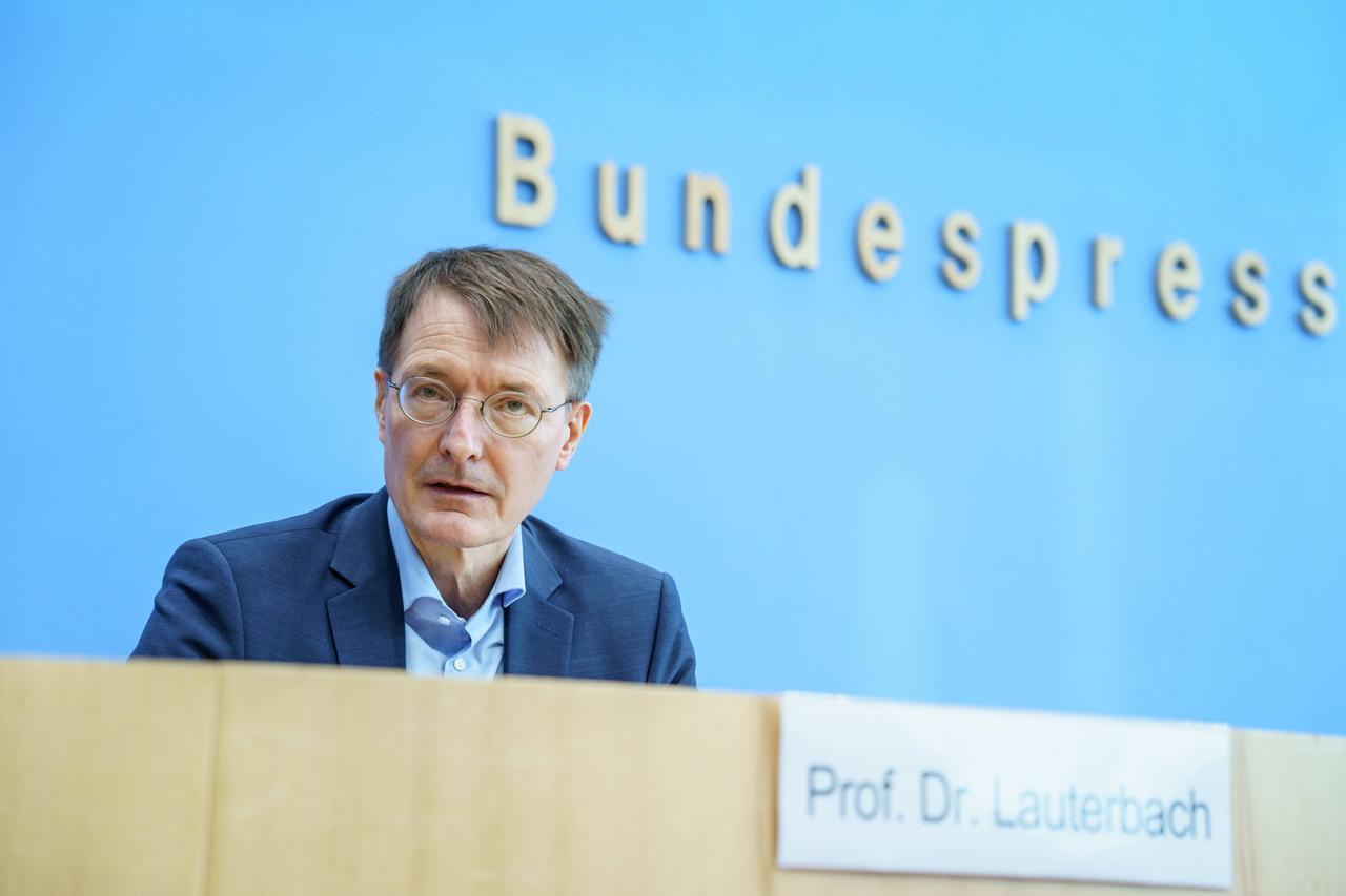 Bundesgesundheitsminister Karl Lauterbach auf der Bundespressekonferenz in Berlin