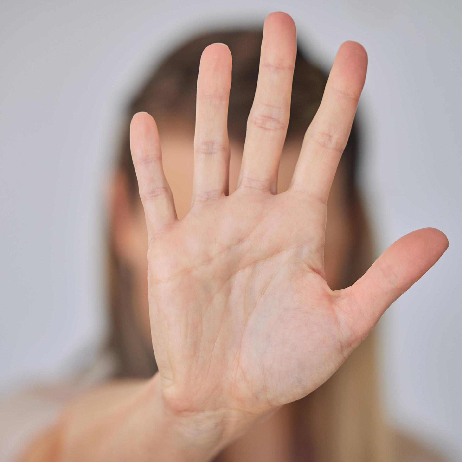 Alterscheck per Handgeste: Start-Up will Social Media mit KI-Tool absichern