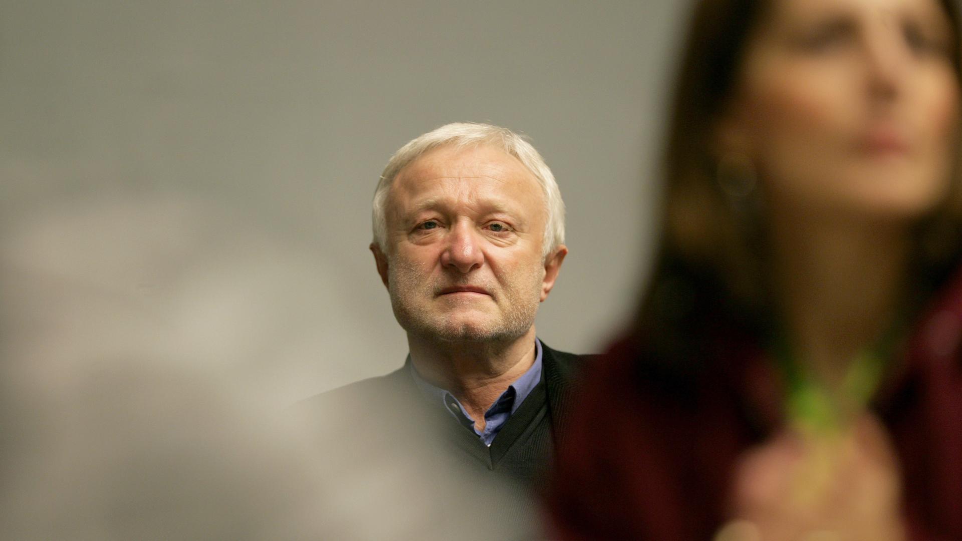 Der Ex-DDR-Bürgerrechtler und Bundestagsabgeordnete Werner Schulz beim Parteitag von Bündnis 90/Die Grünen, 2009. Der Ex-DDR-Bürgerrechtler und Bundestagsabgeordnete Werner Schulz beim Parteitag von Bündnis 90/Die Grünen, 2009.