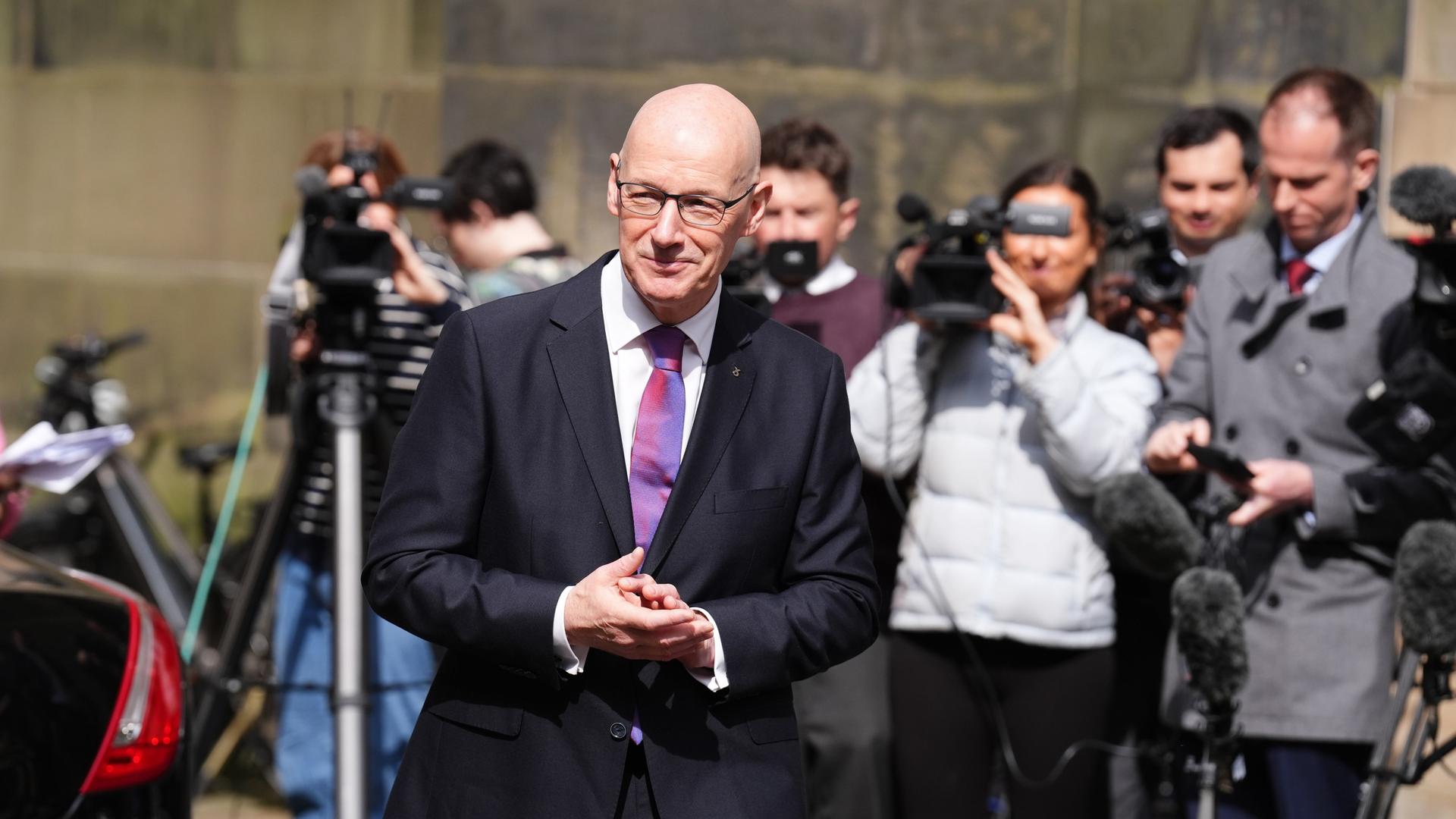 roßbritannien, Edinburgh: John Swinney spricht zu den Journalisten, nachdem er im Court of Session in Edinburgh als Erster Minister Schottlands und Hüter des schottischen Siegels vereidigt worden ist. roßbritannien, Edinburgh: John Swinney spricht zu den Journalisten, nachdem er im Court of Session in Edinburgh als Erster Minister Schottlands und Hüter des schottischen Siegels vereidigt worden ist.