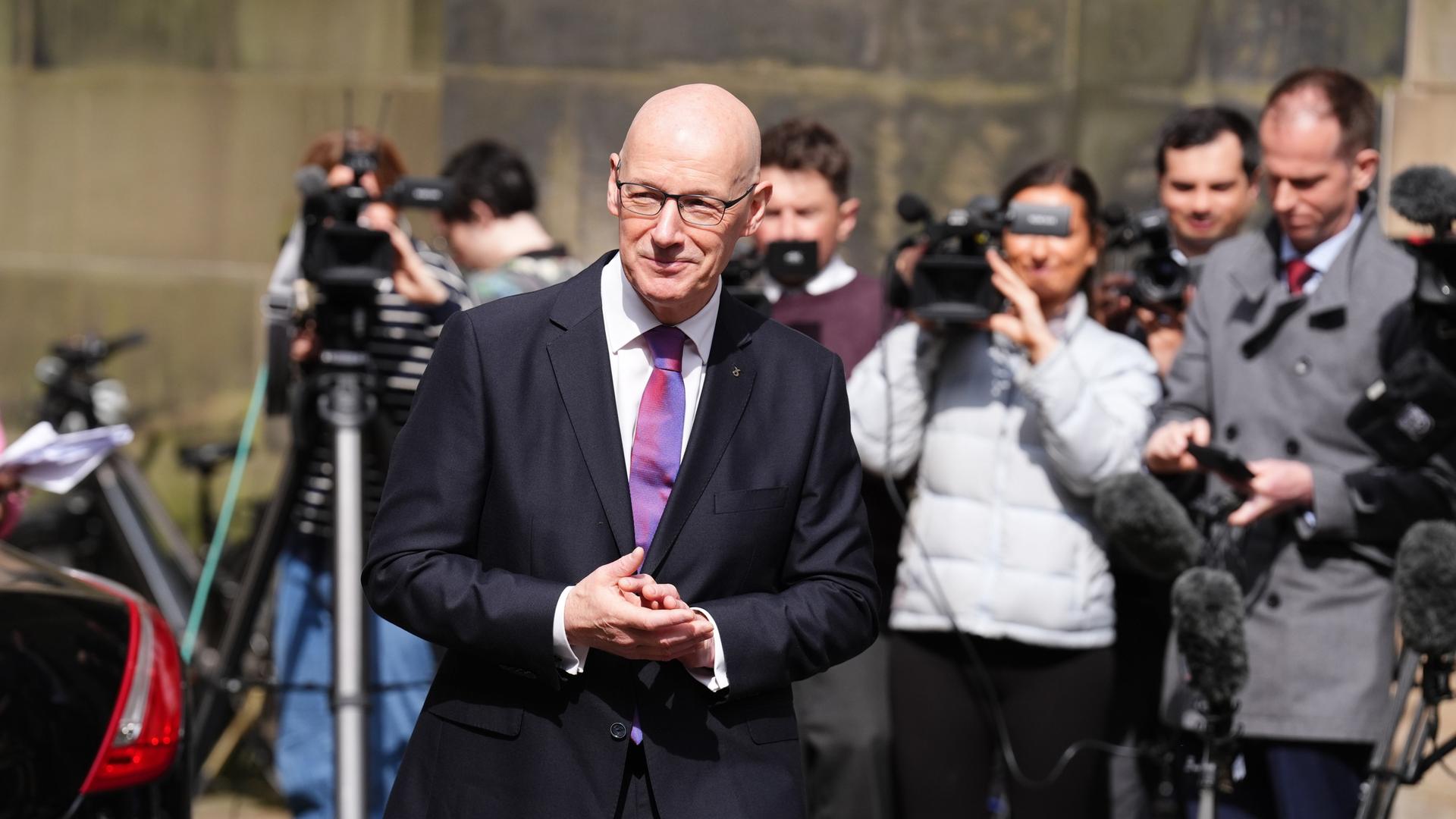 roßbritannien, Edinburgh: John Swinney spricht zu den Journalisten, nachdem er im Court of Session in Edinburgh als Erster Minister Schottlands und Hüter des schottischen Siegels vereidigt worden ist. 