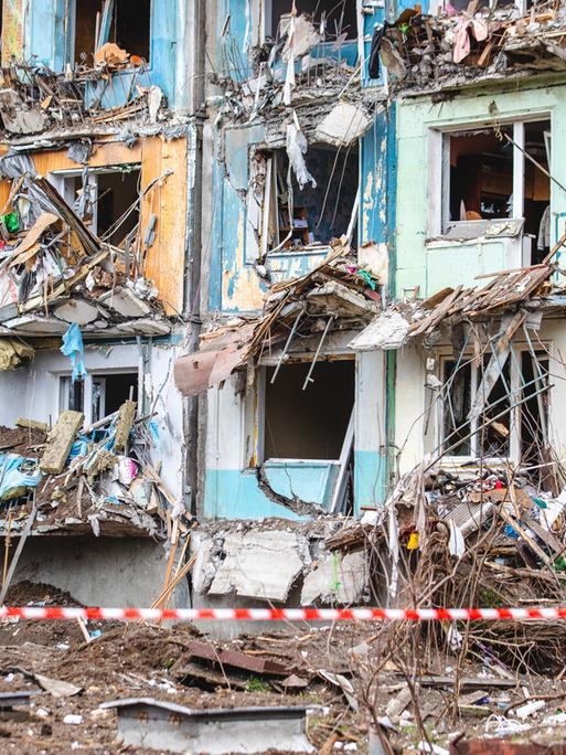 Bei einem russischen Angriff zerstörtes Wohnhaus in der Stadt Saporischschja.