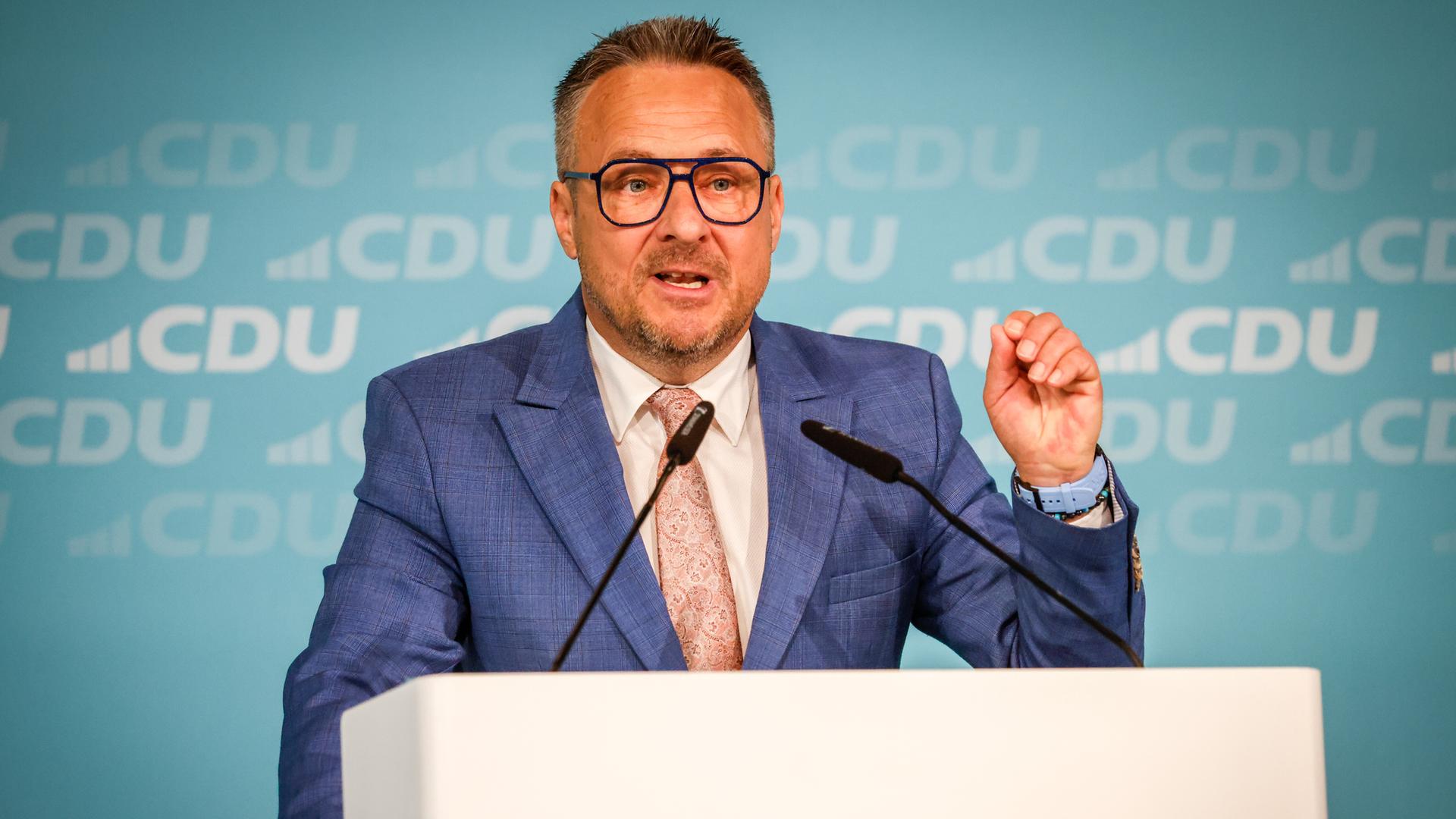 Heiko Strohmann, Landesvorsitzender der CDU Bremen, spricht zu Beginn des Landesparteitages der Bremer CDU.