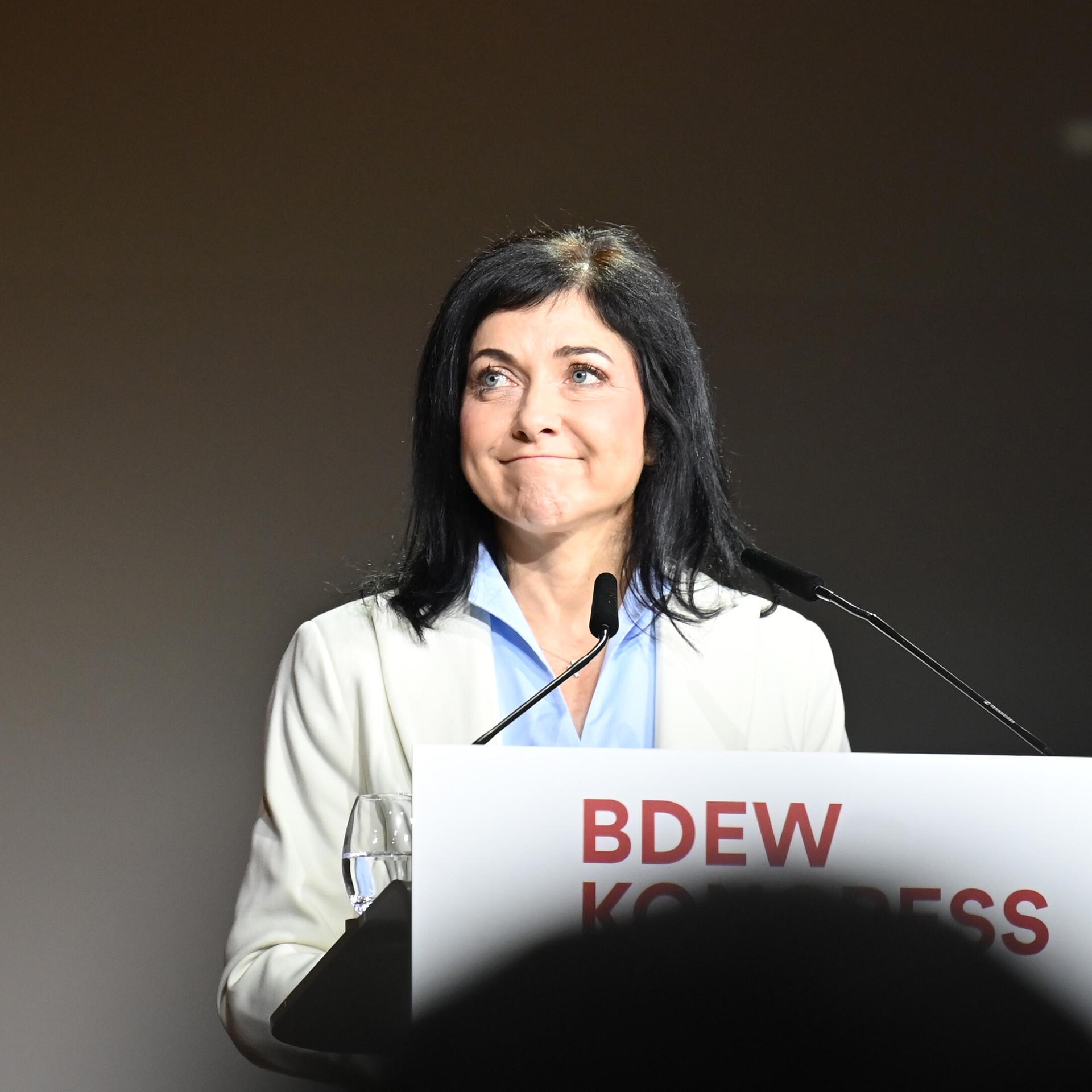 Energiepreise - 9-Euro-Ticket, Übergewinnsteuer, Pendlerpauschale - was bringts?