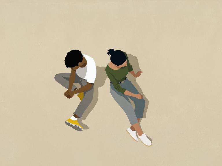 Die Illustration zeigt zwei Menschen, die auf dem Boden sitzen und voneinander abgewandt sind. 