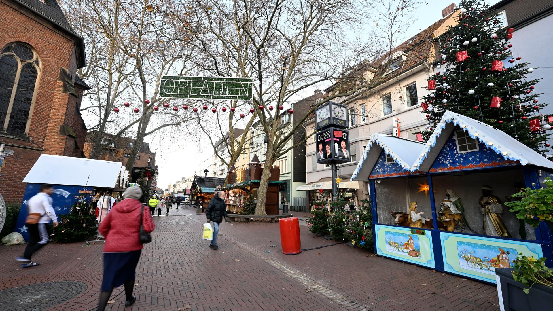 Blick auf den Weihnachtsmarkt in Opladen Blick auf den Weihnachtsmarkt in Opladen