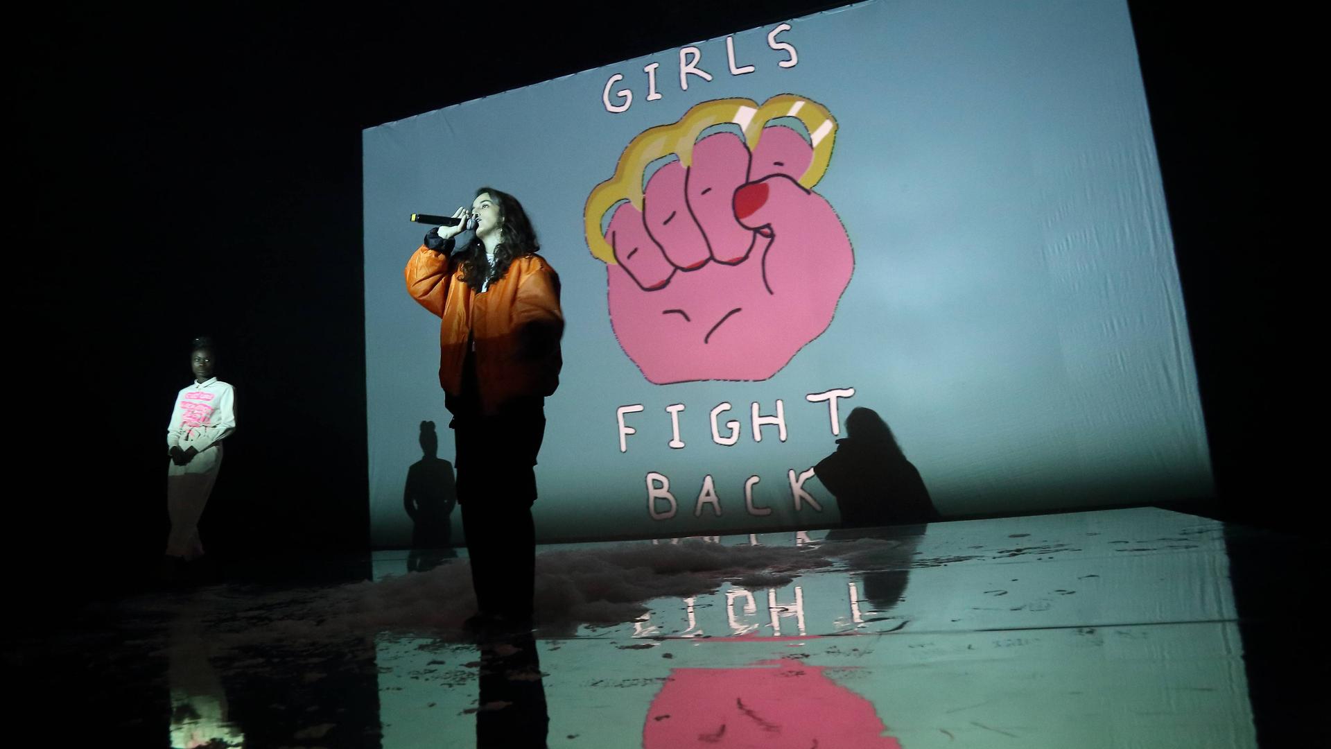 Rapperin Ebru Düzgün alias Ebow während der Fotoprobe zu Revolt. She said. Revolt again. Rapperin Ebru Düzgün alias Ebow während der Fotoprobe zu Revolt. She said. Revolt again.