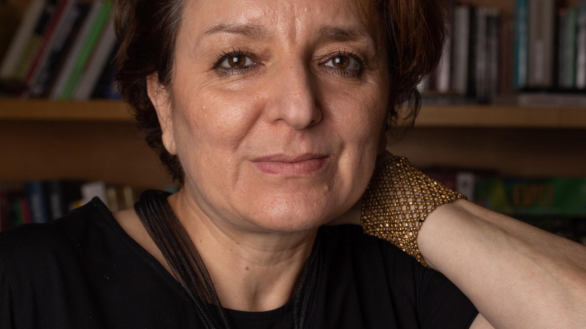 Porträt der Schriftstellerin und Soziologin Eva Illouz in Jerusalem, Israel. Porträt der Schriftstellerin und Soziologin Eva Illouz in Jerusalem, Israel.