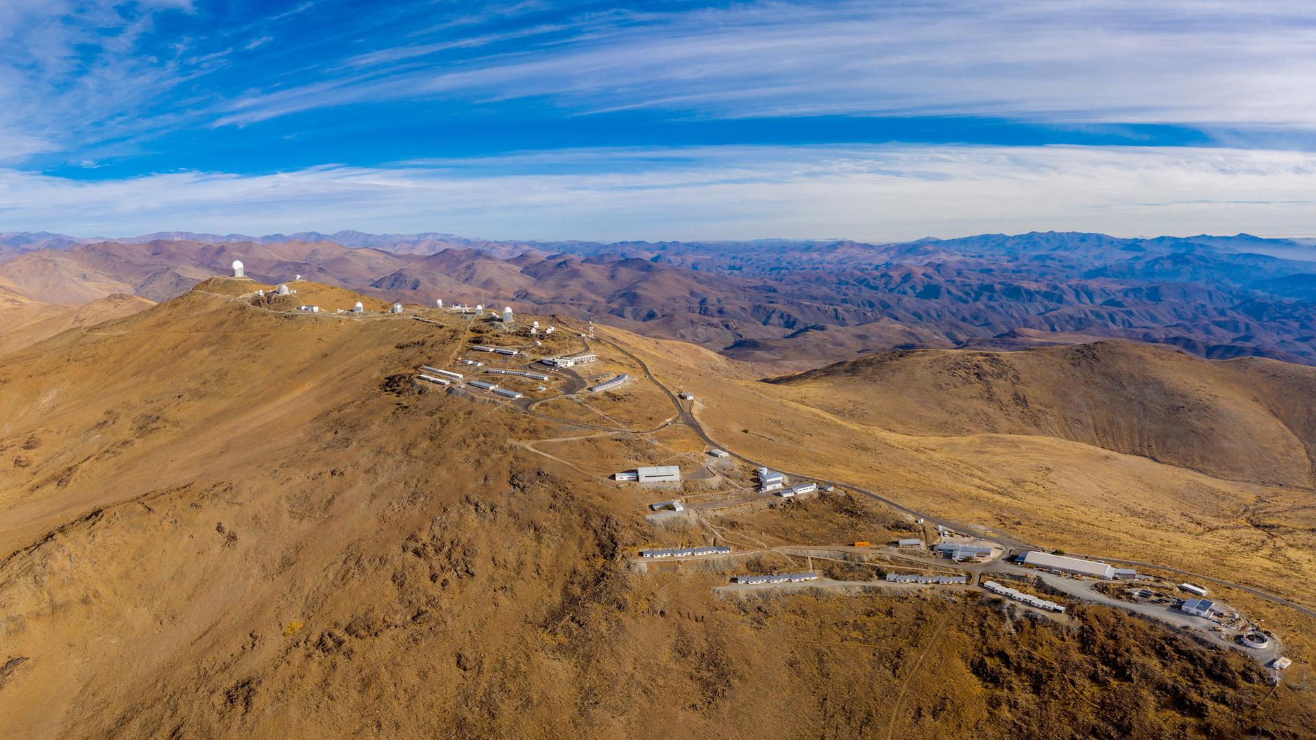 Luftaufnahme des Observatoriums La Silla in Chile Luftaufnahme des Observatoriums La Silla in Chile