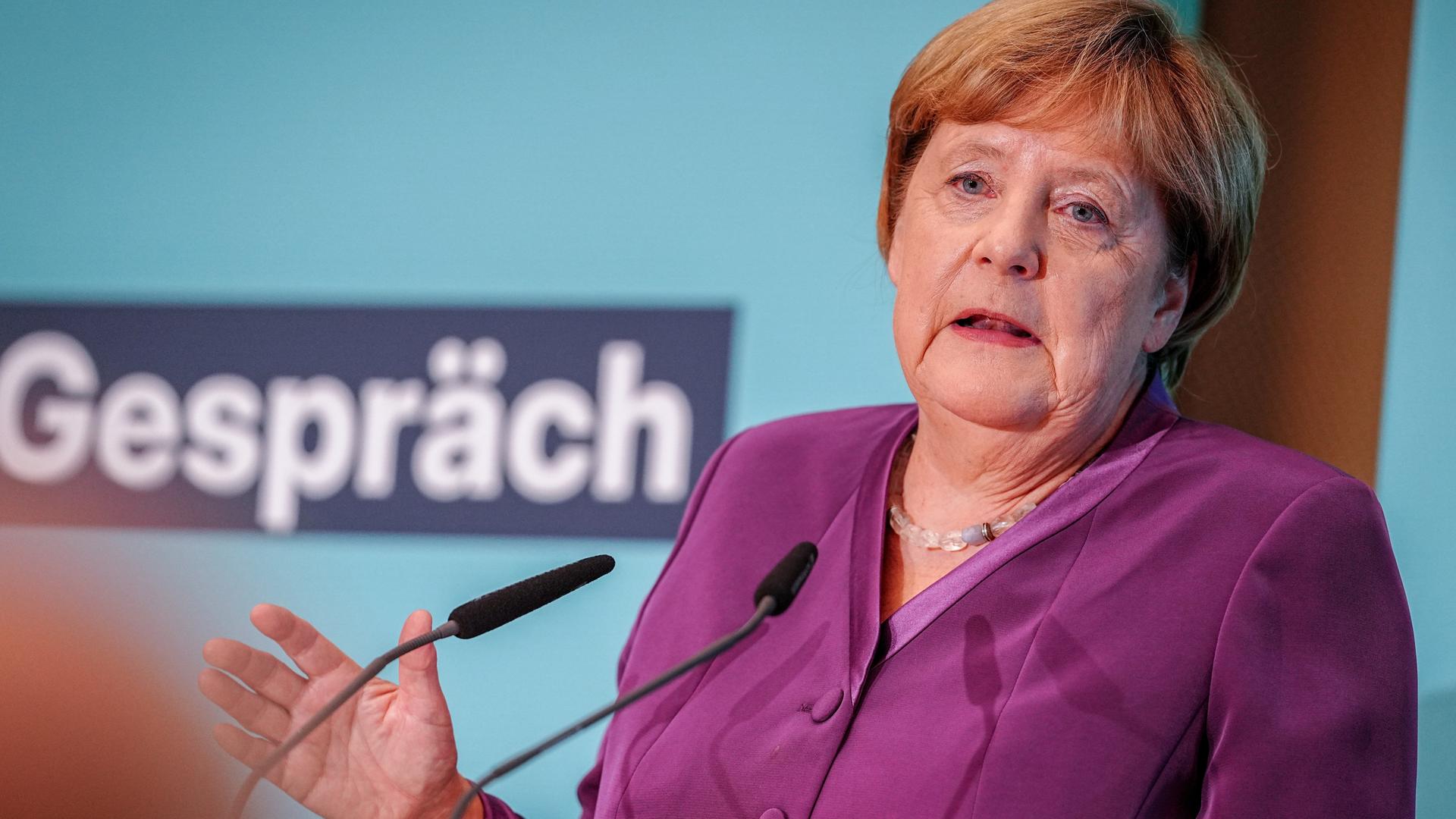 Angela Merkel (CDU) spricht beim Empfang zu ihrem 70. Geburtstag im September 2024.