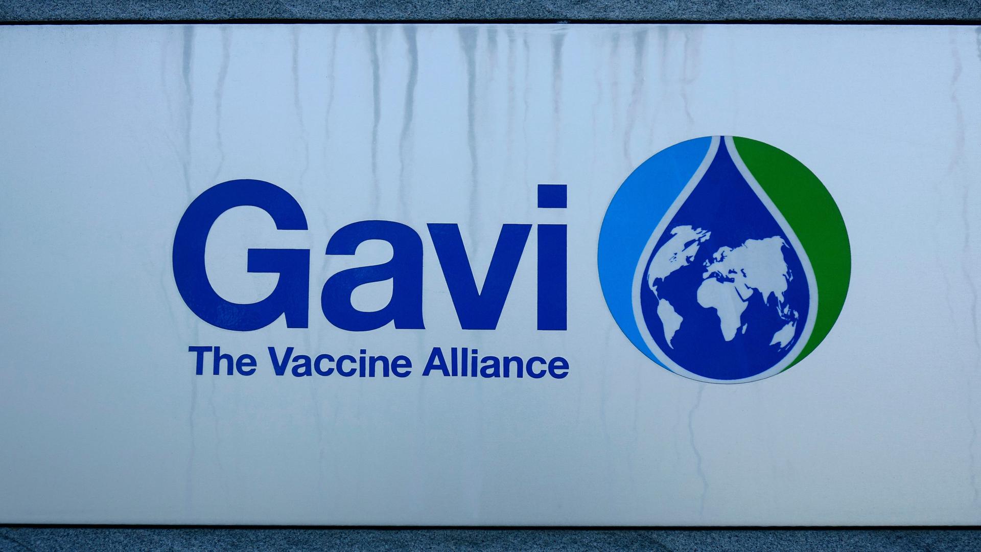 An einem Gebäude in Genf befindet sich das Schild von Gavi. An einem Gebäude in Genf befindet sich das Schild von Gavi.